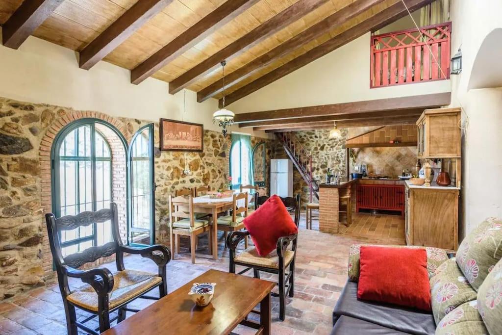 Four-Bedroom House photo 2
