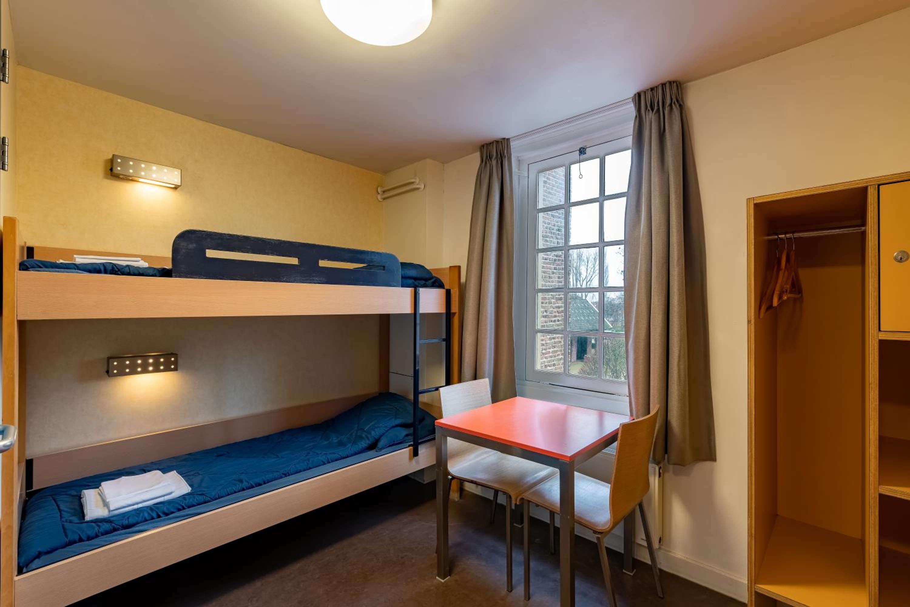 Twin Room with Bunk Beds and Private Bathroom photo 3