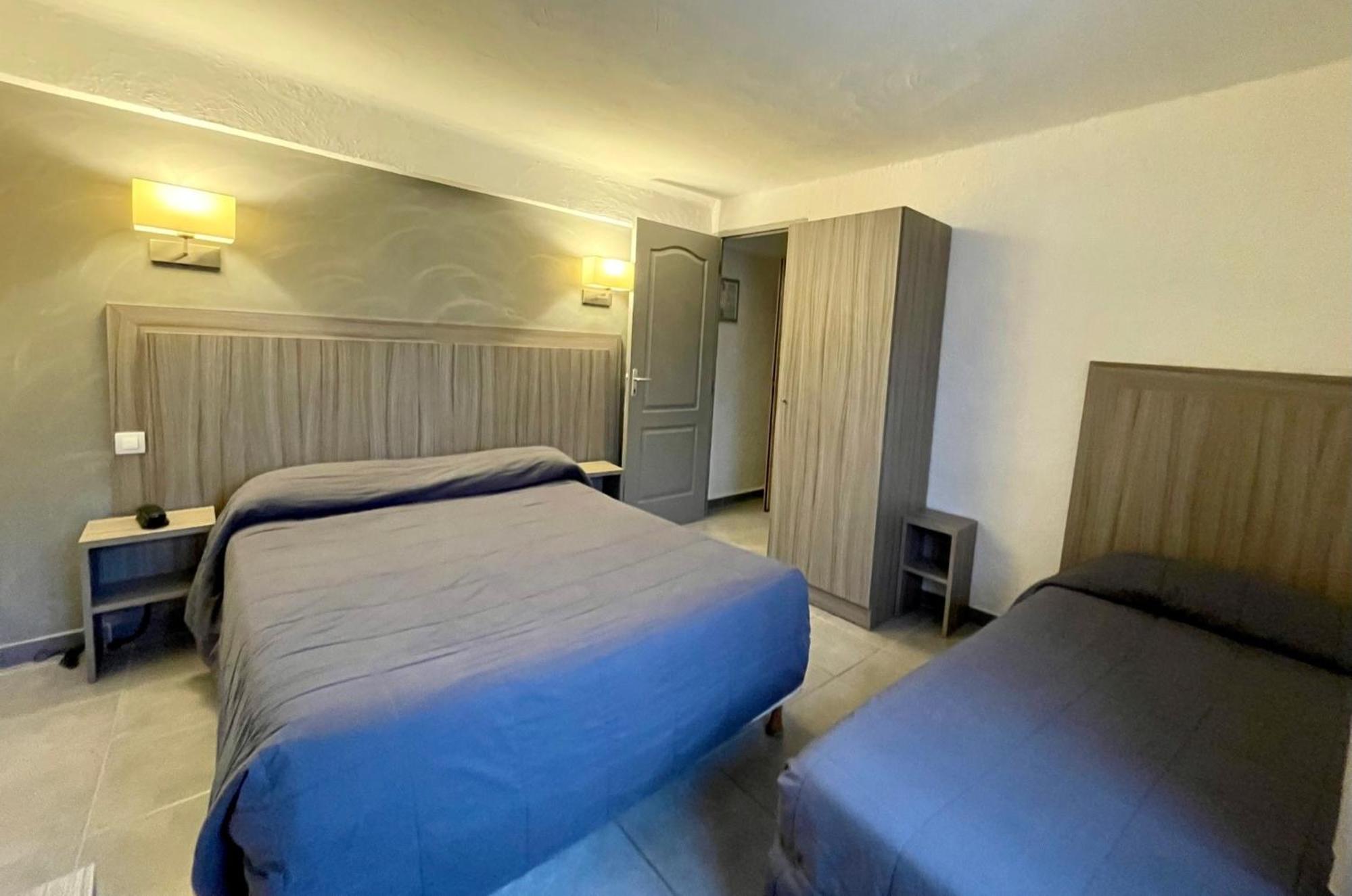 Economy Triple Room - Photo 3