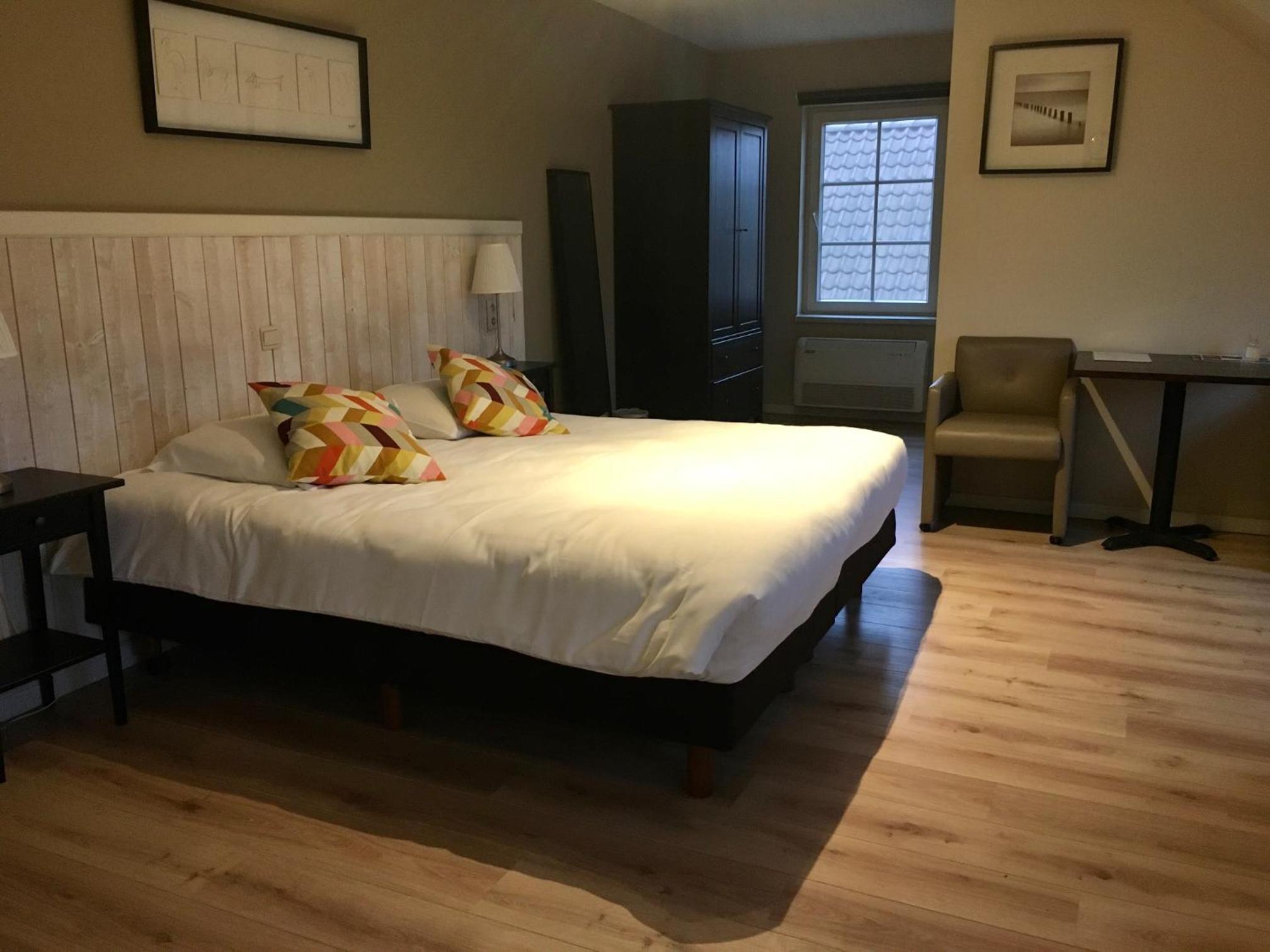Large Double or Twin Room photo 1
