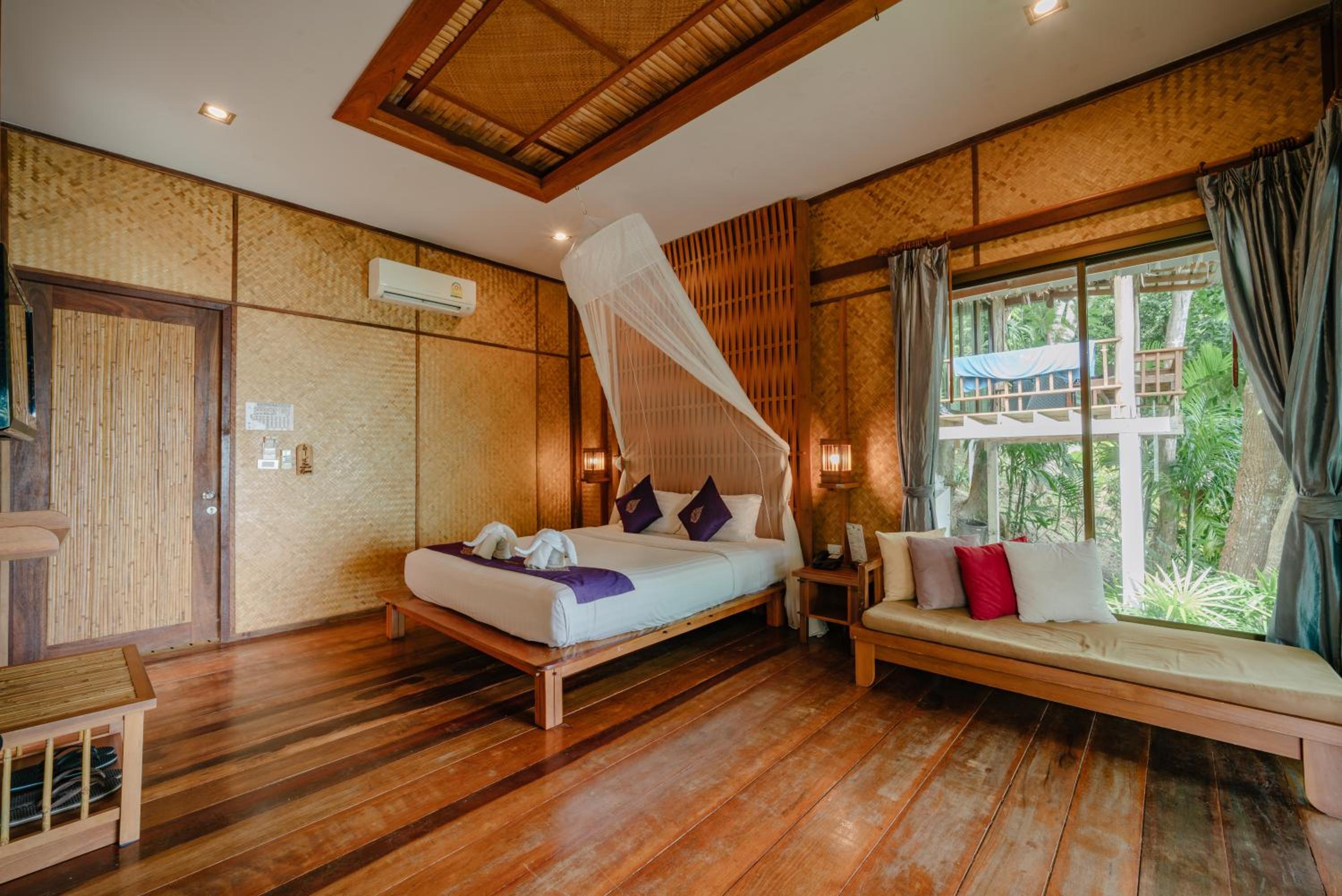 Deluxe Cottage with Partial Sea View - Photo 10