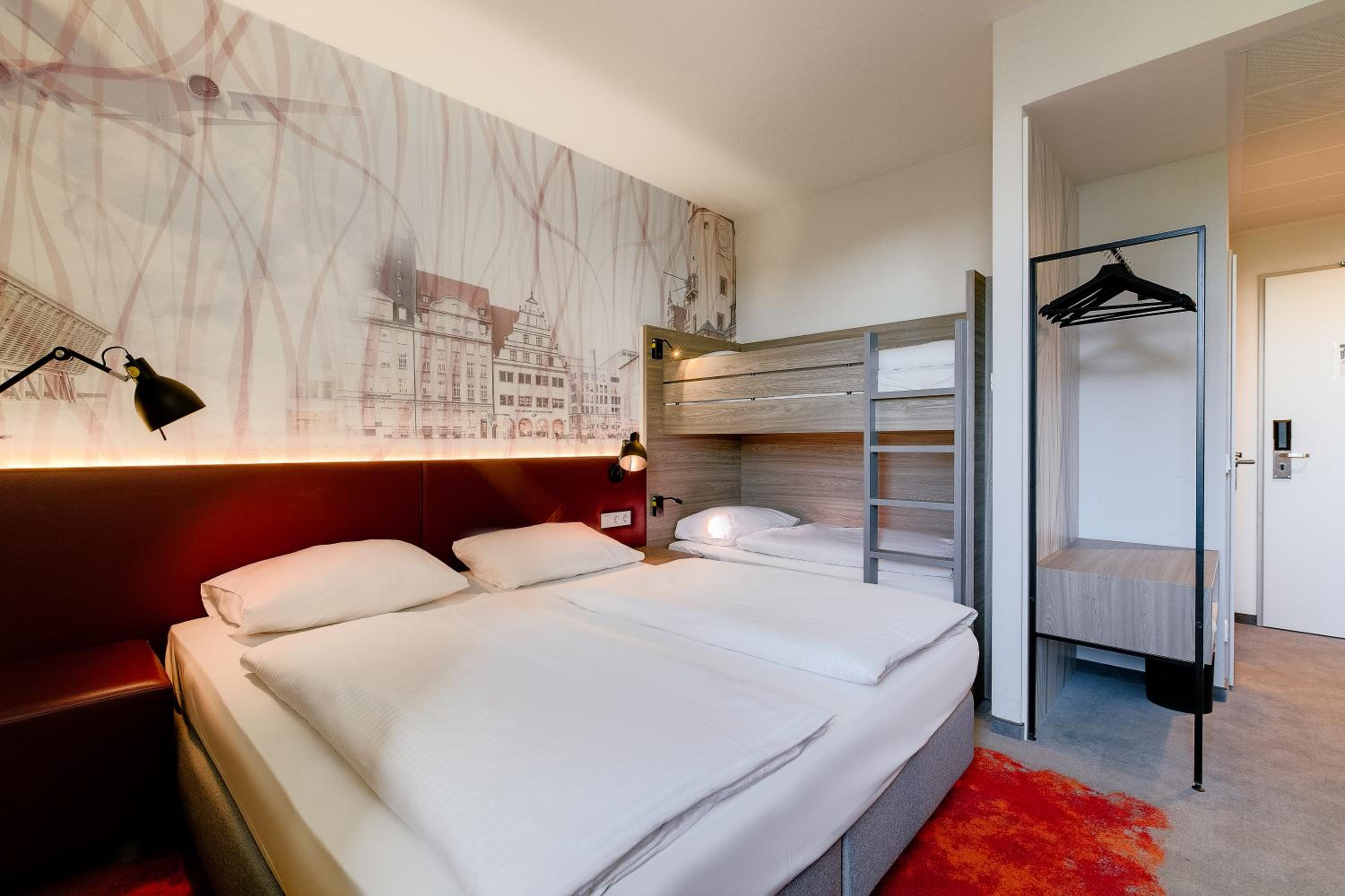 Double Room with Bunk Bed photo 2