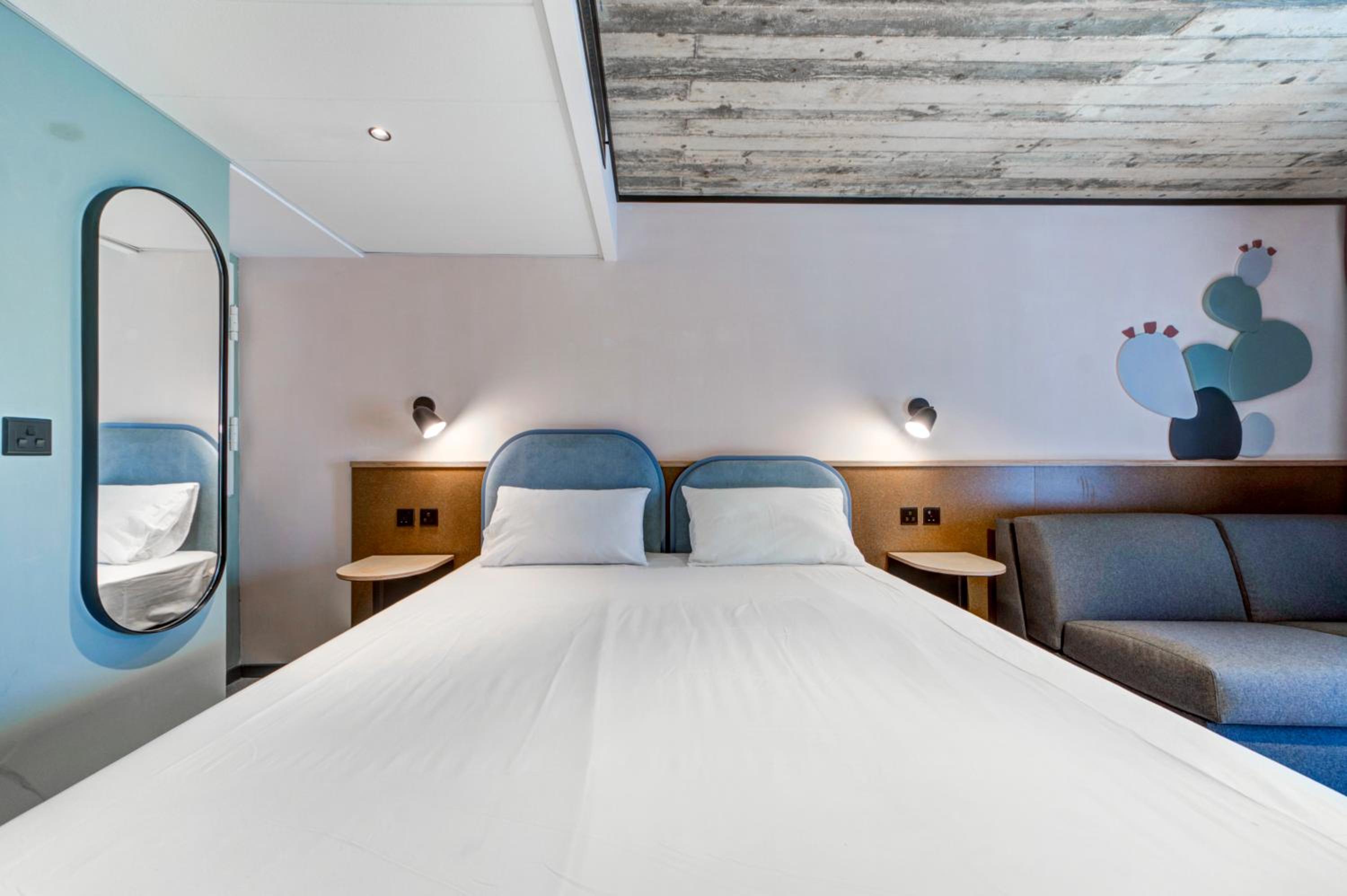 Standard Room with Courtyard View