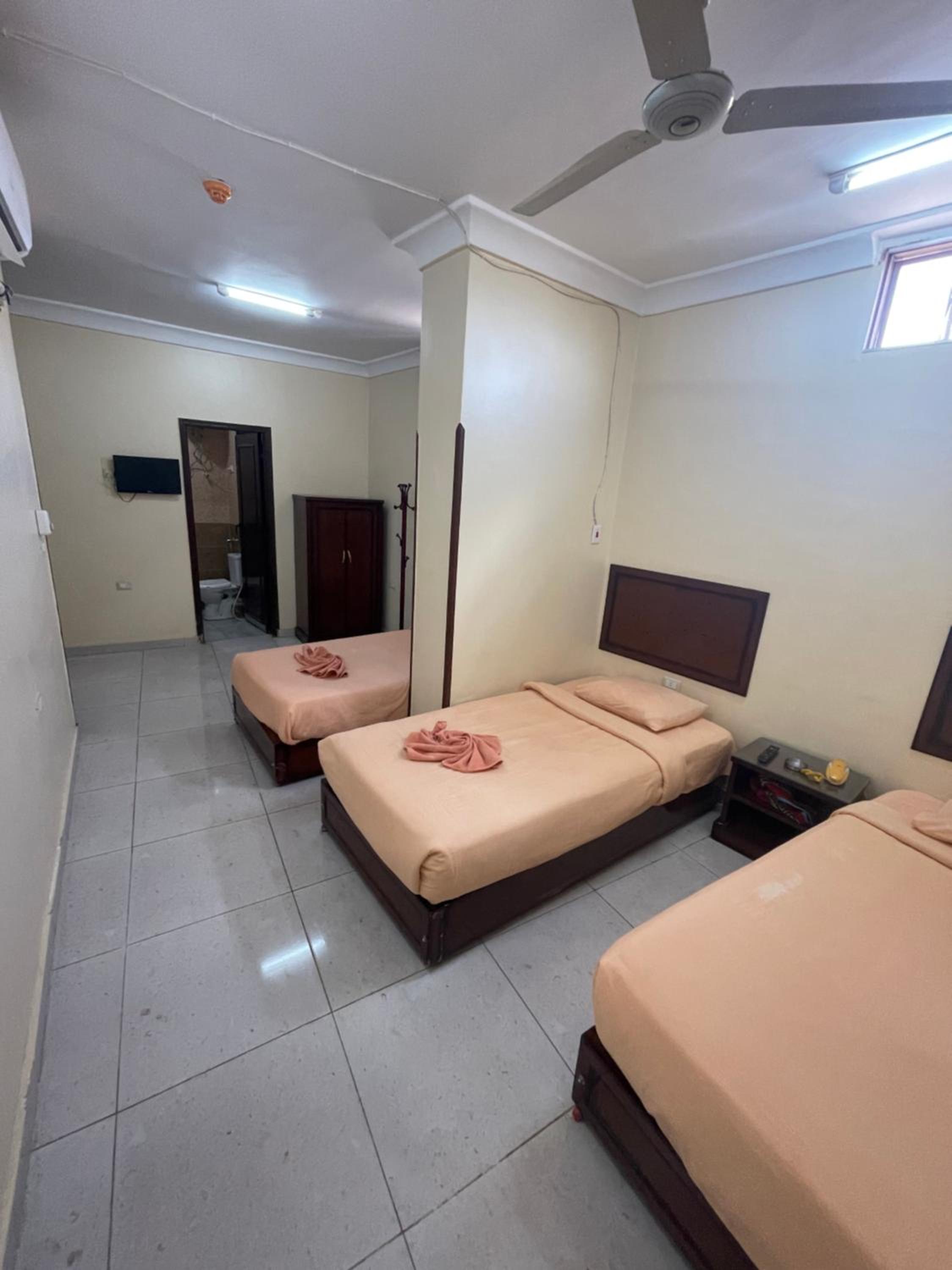 Economy Triple Room - Photo 5