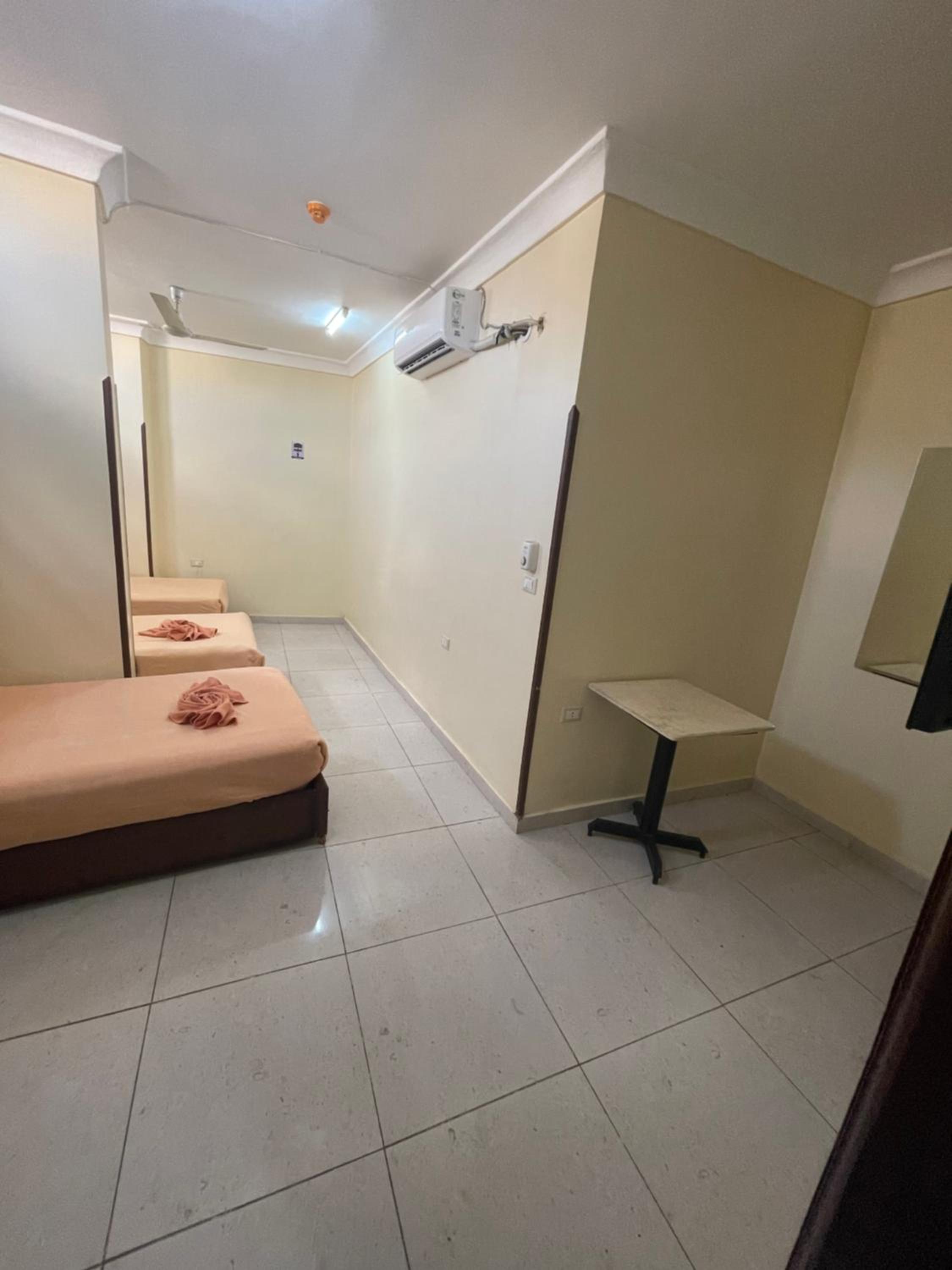 Economy Triple Room - Photo 4