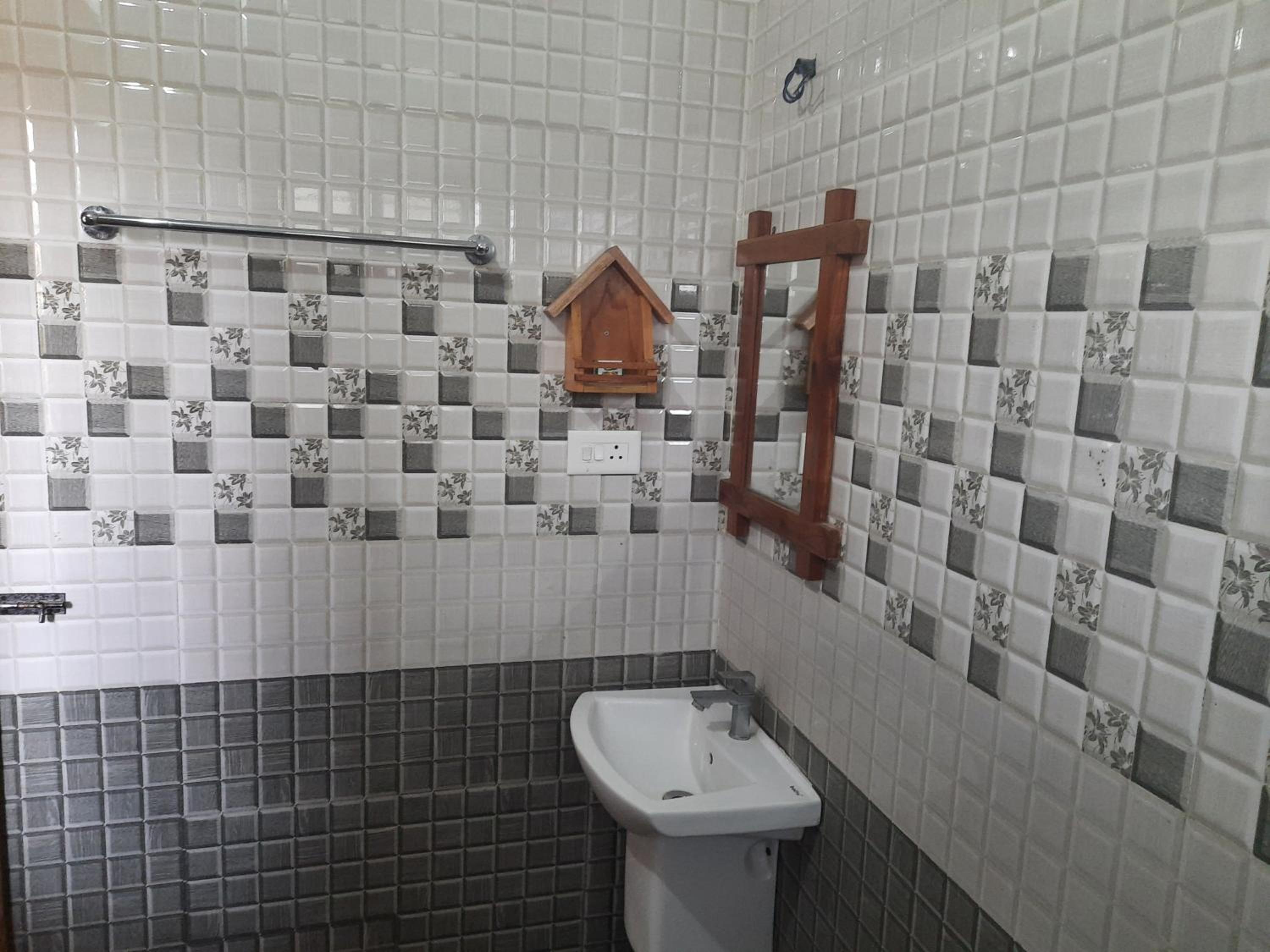 Deluxe Double Room (2 Adults + 1 Child) photo 3