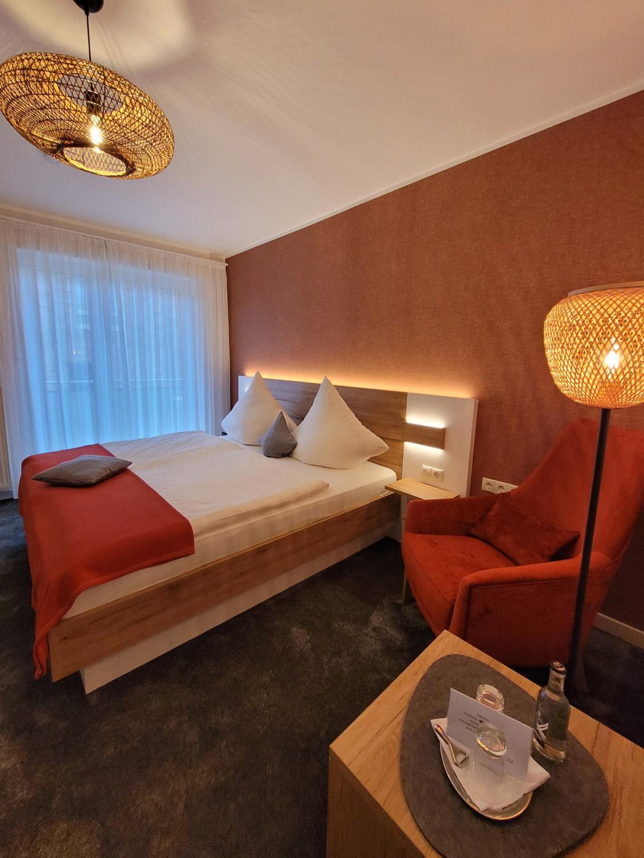 Double Room with Balcony - Photo 7