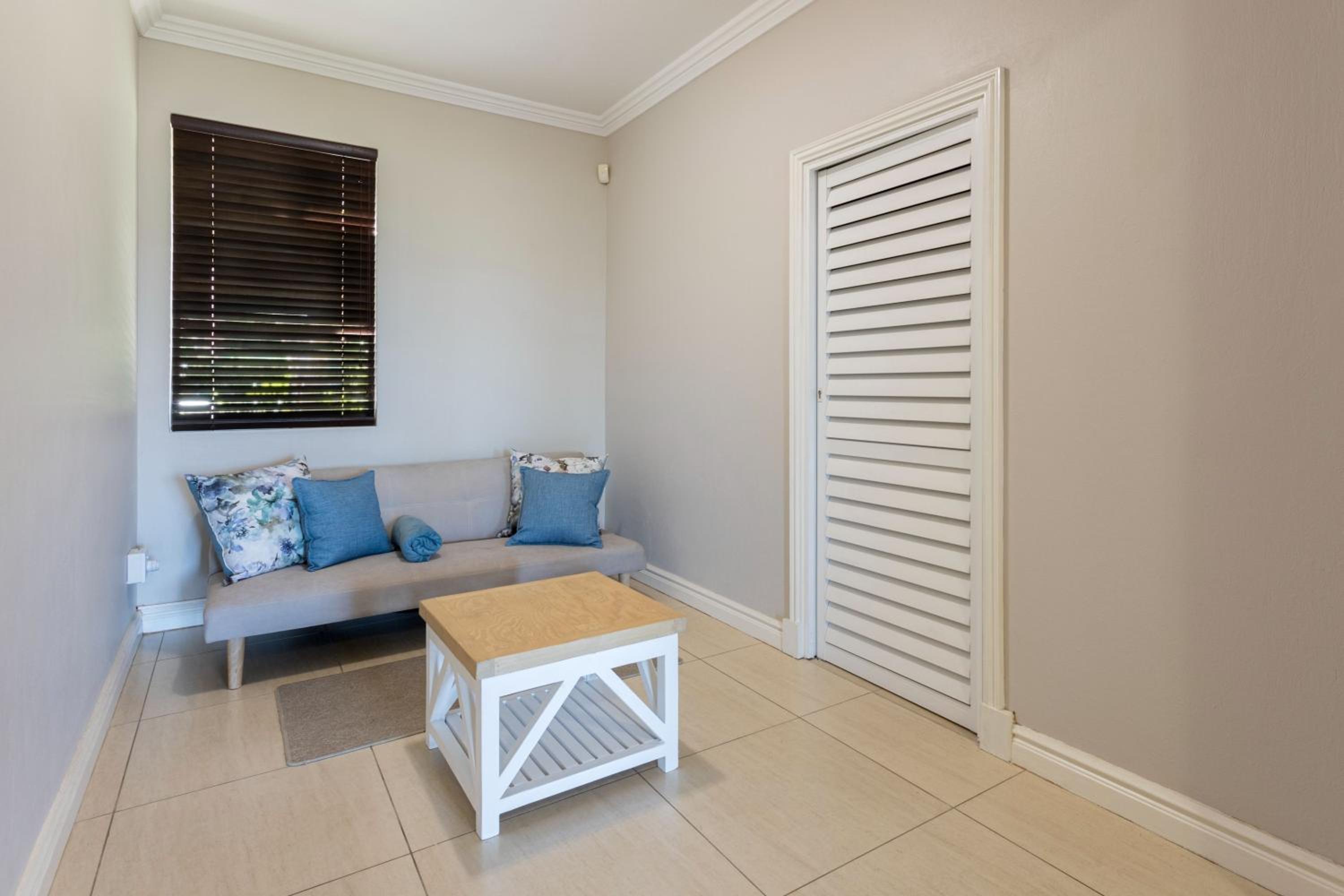 Three-Bedroom House photo 2