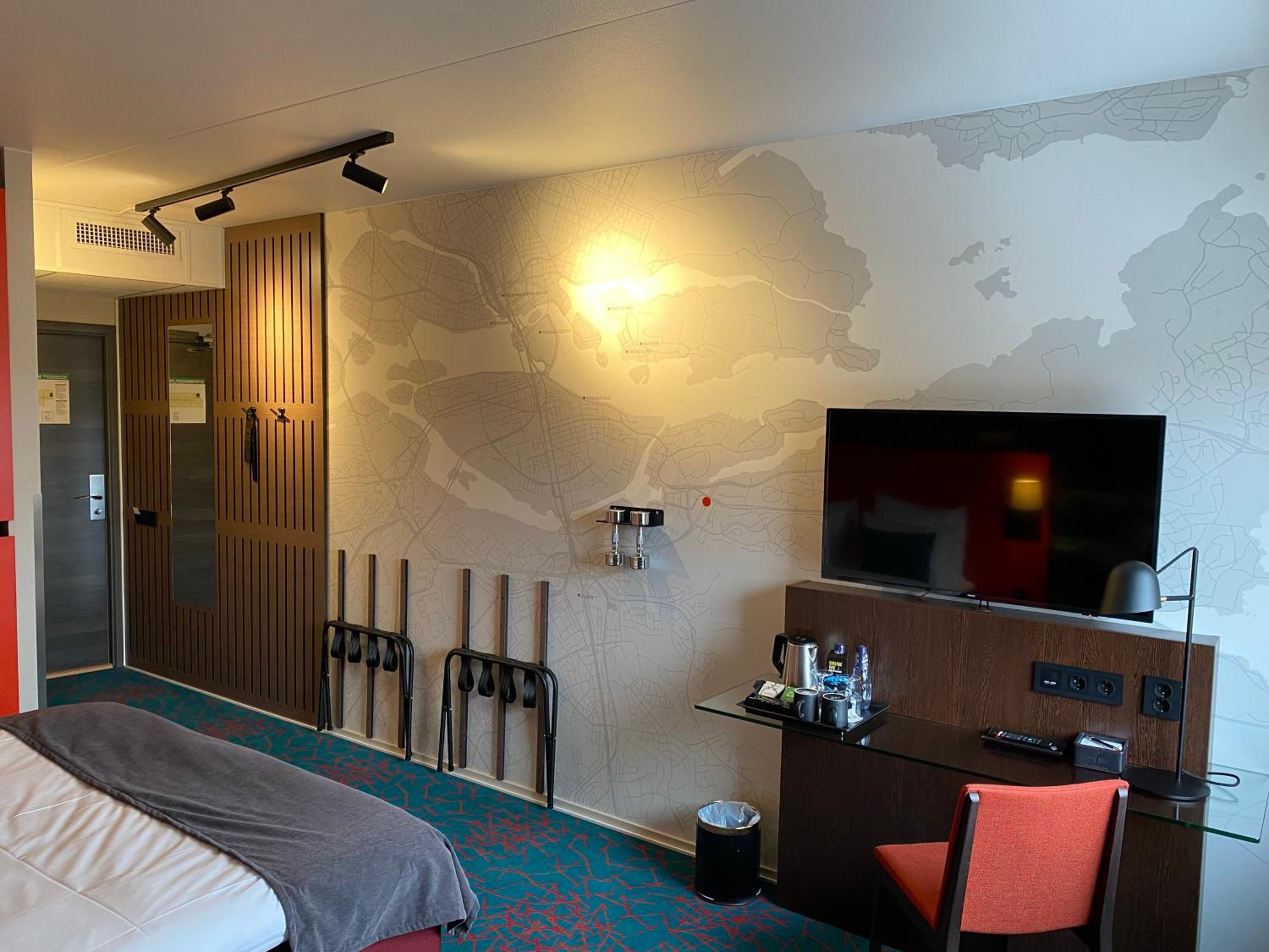 Classic Queen Room - Photo 9