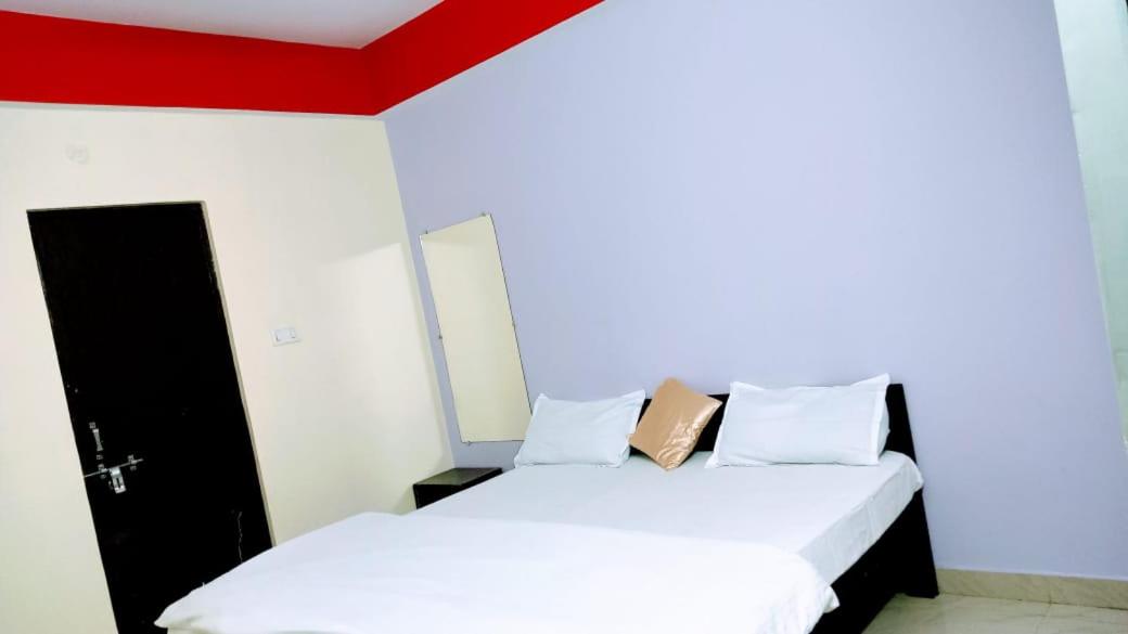 Standard Double Room Non Ac - Photo 3