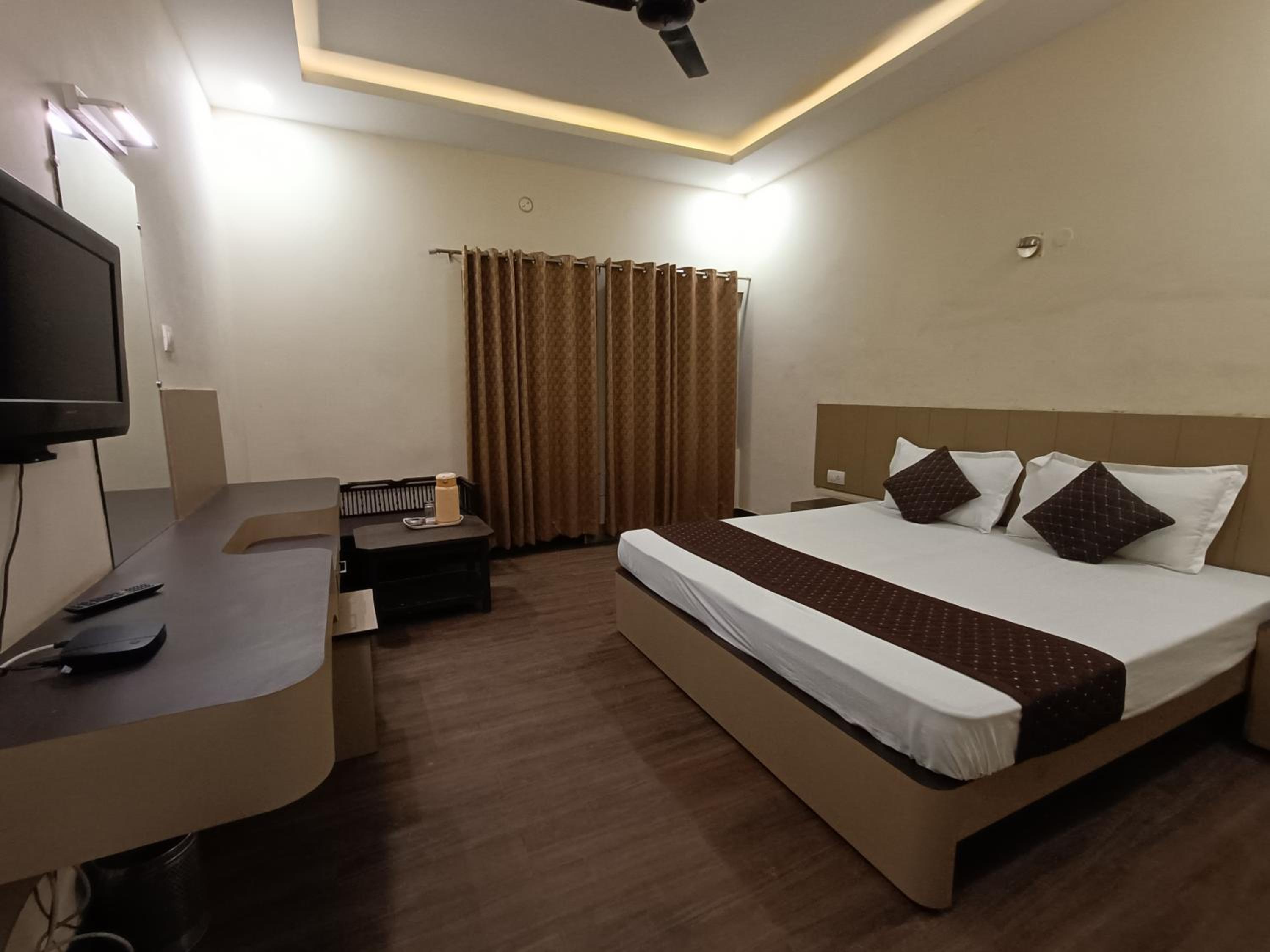 Deluxe Room - Photo 7