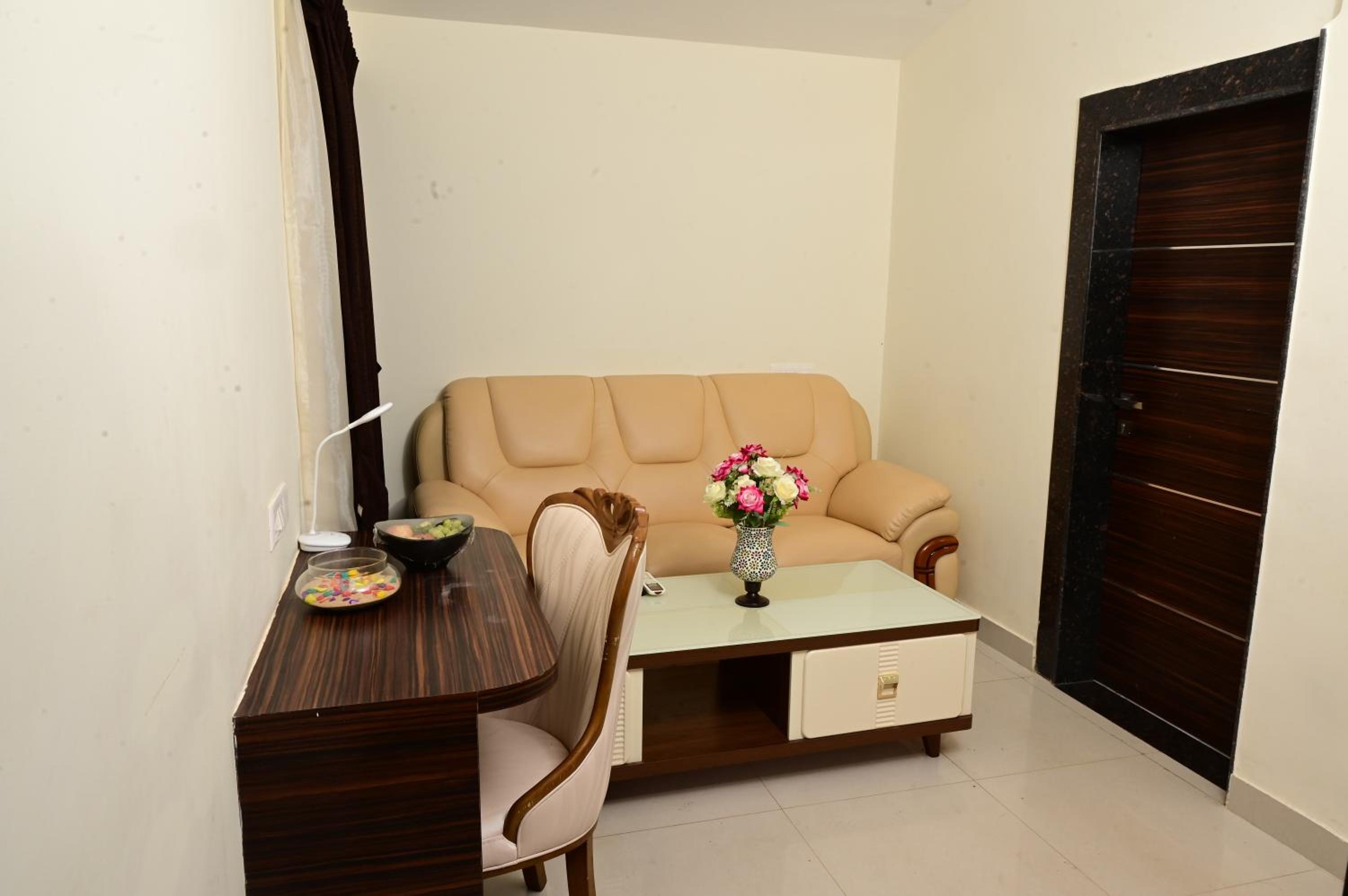 Suite - Photo 7