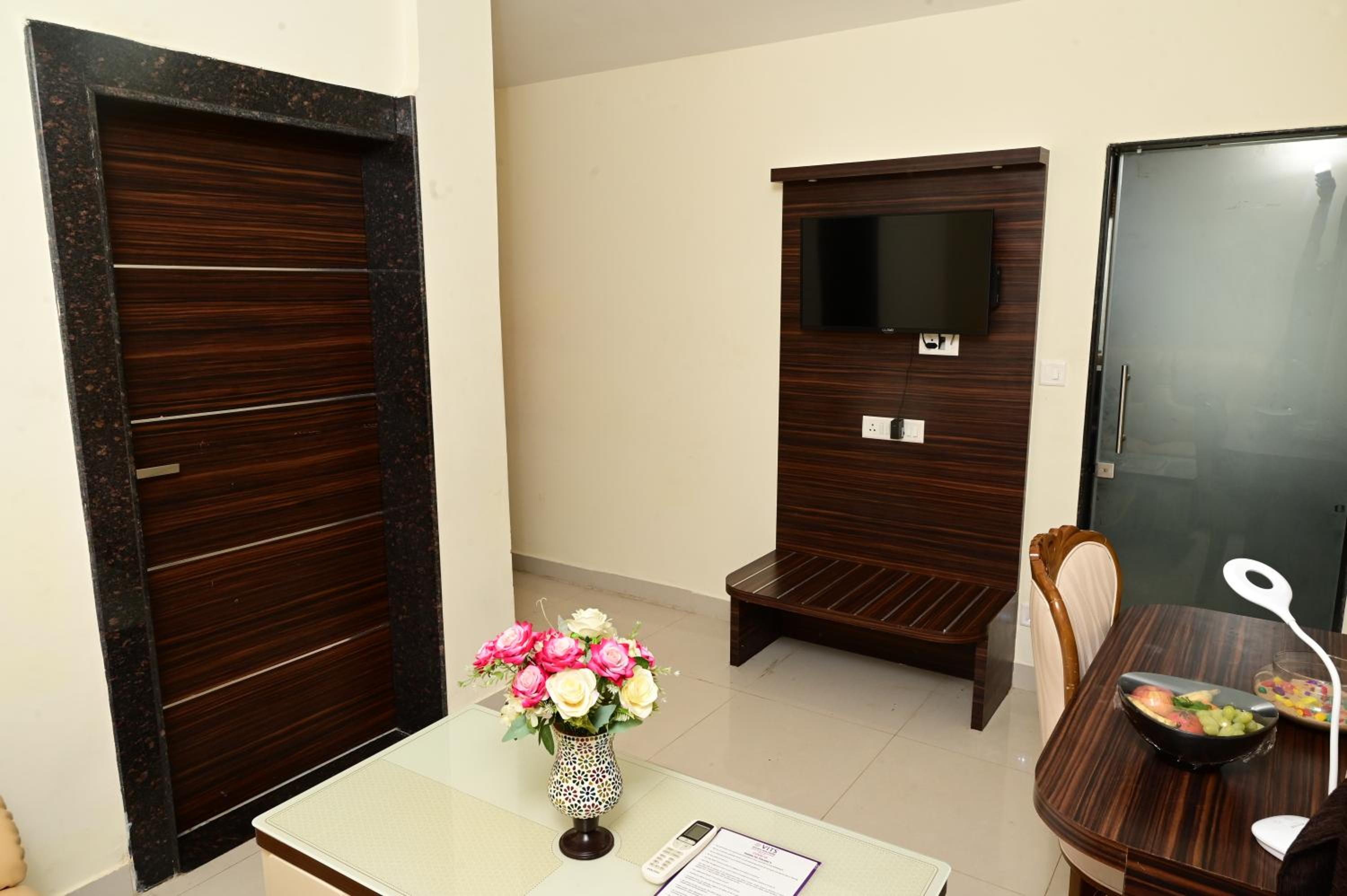 Suite - Photo 6