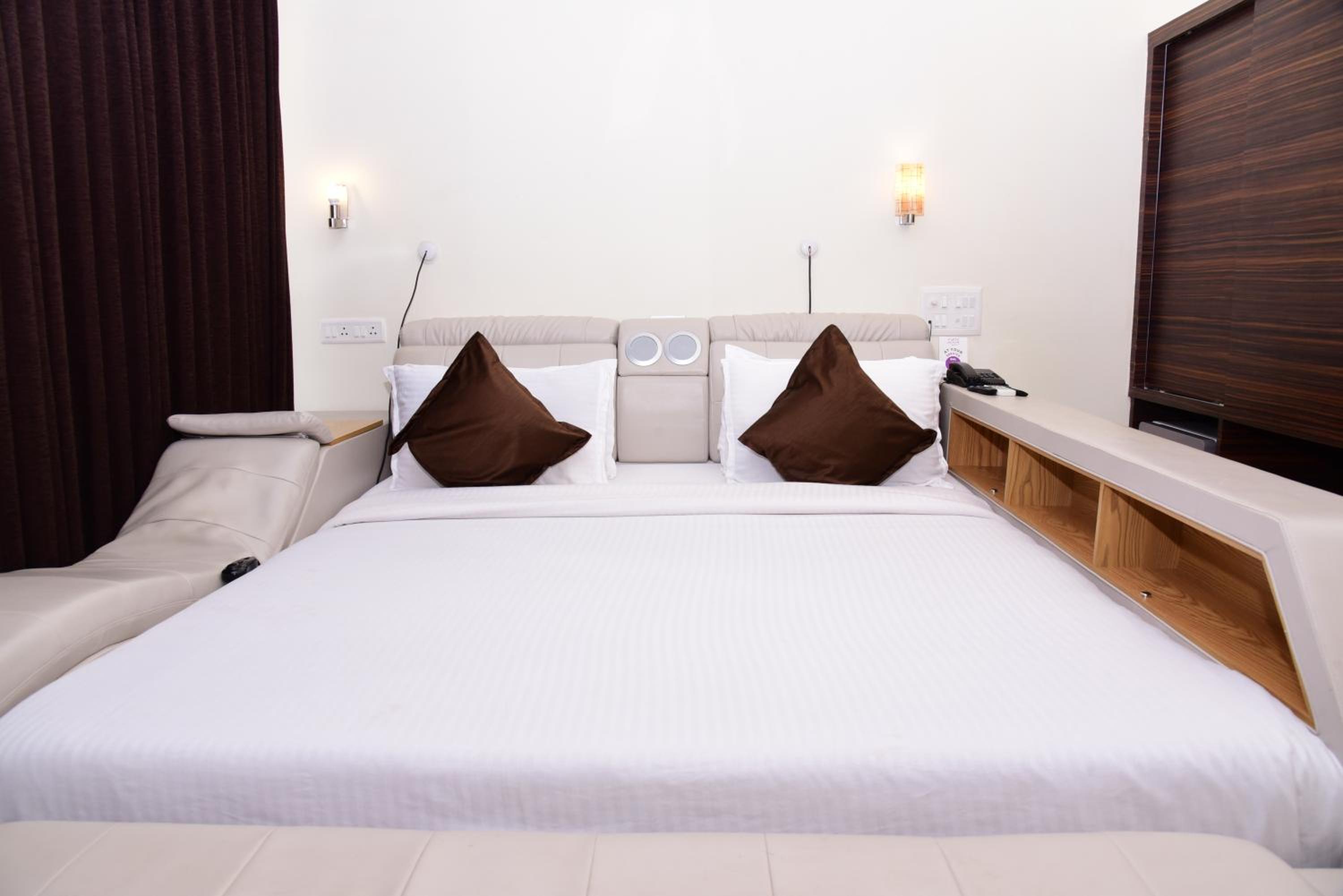 Suite - Photo 1