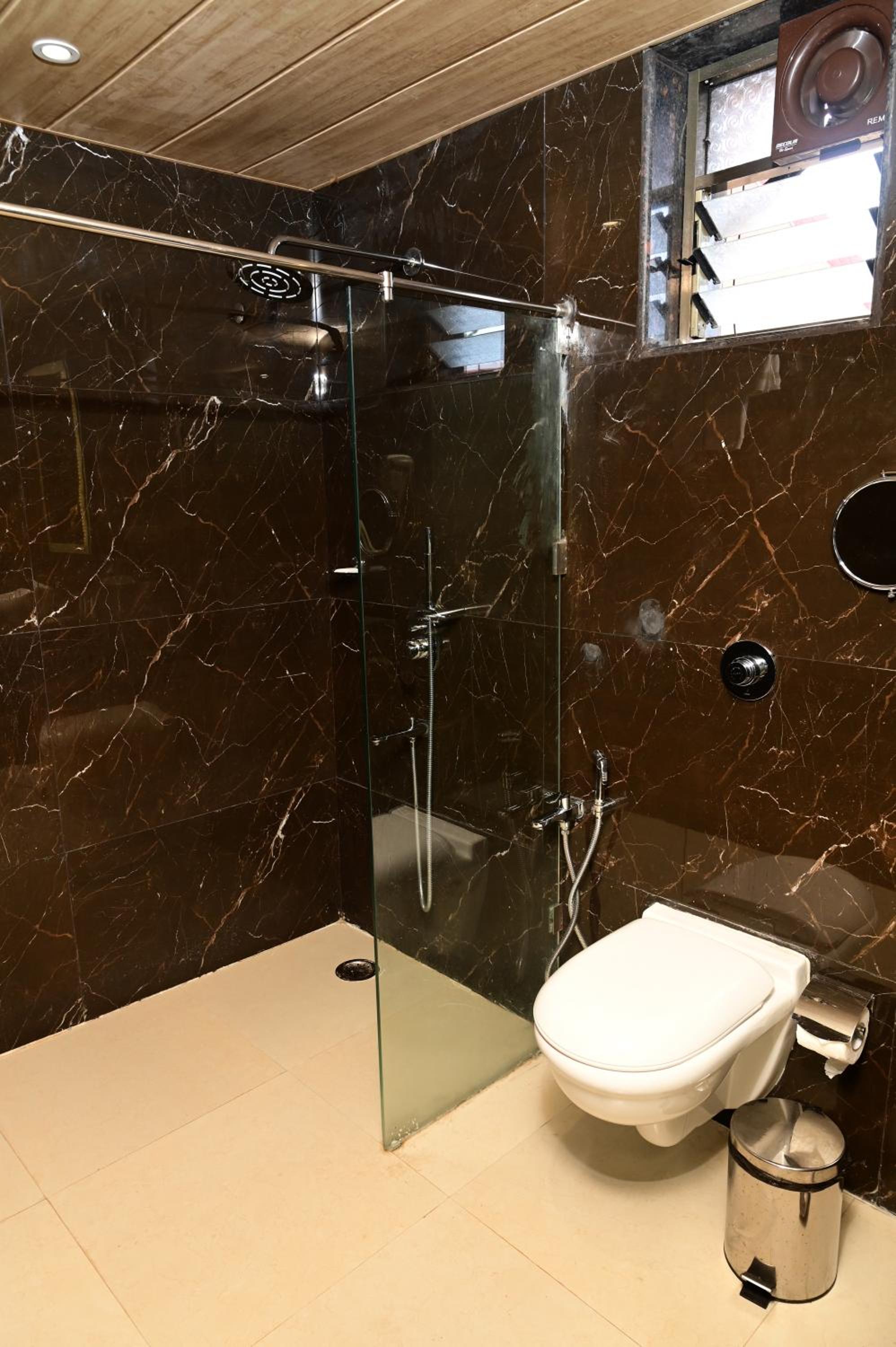 Suite - Photo 3