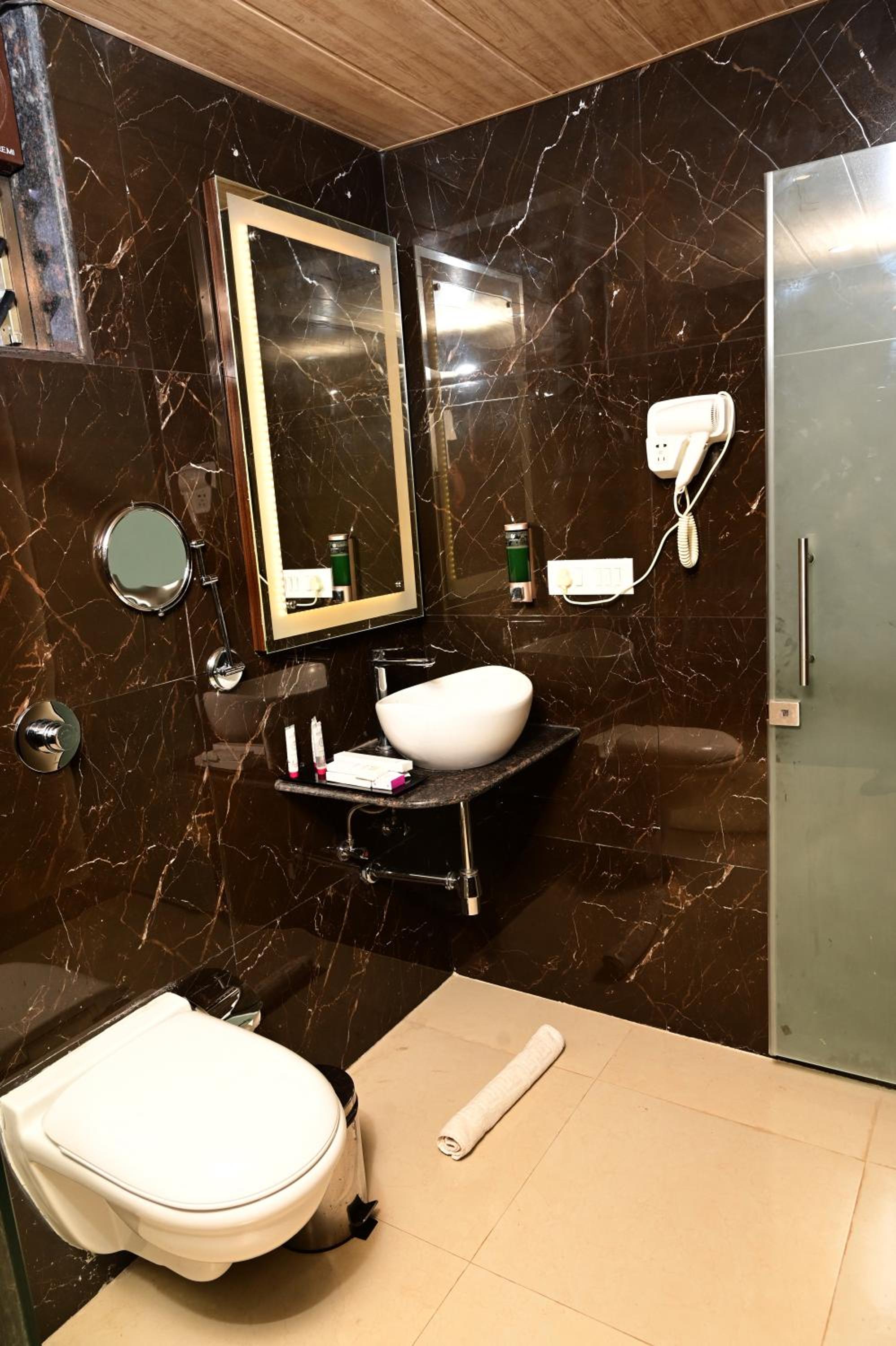 Suite - Photo 2