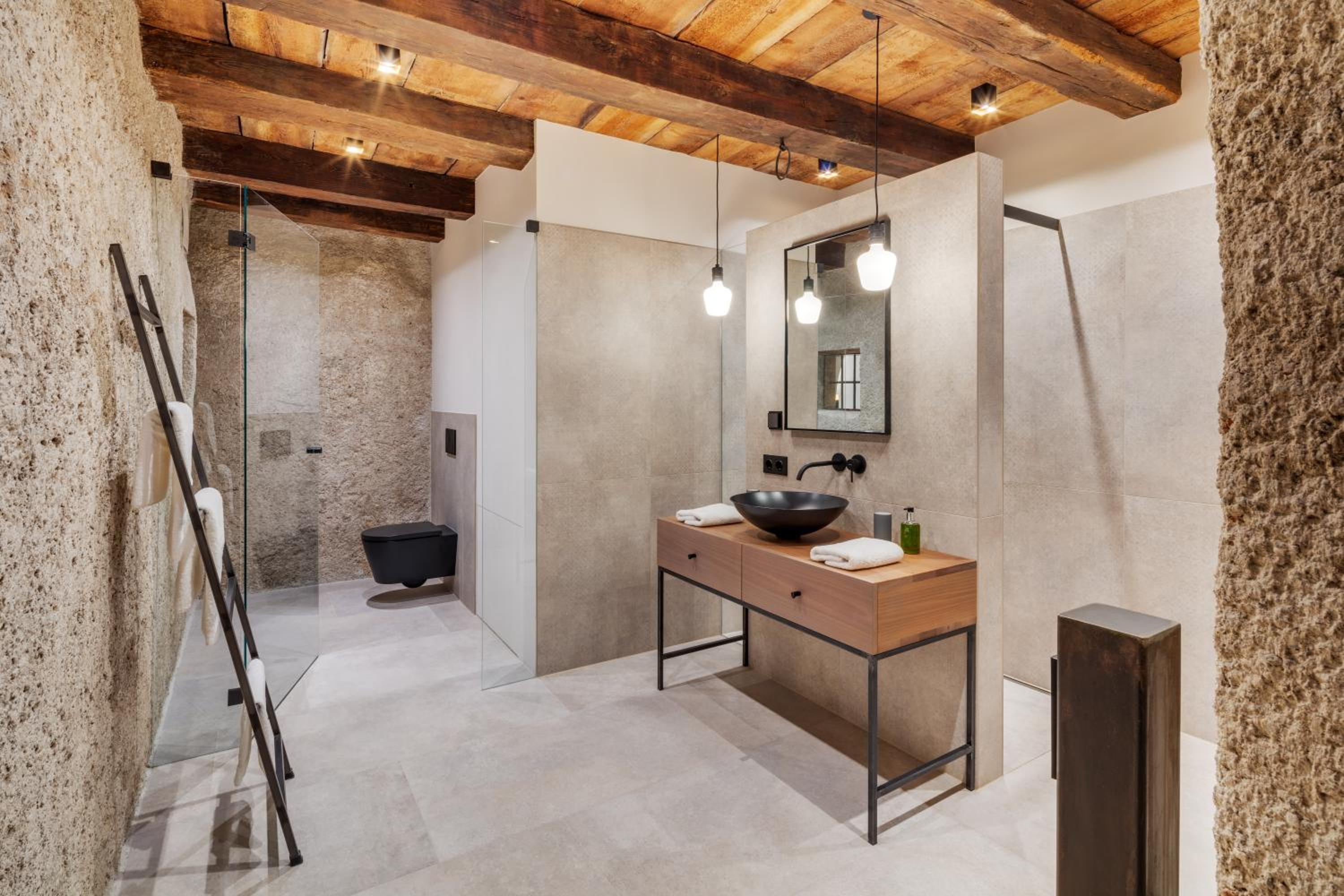 One-Bedroom Suite - Photo 4