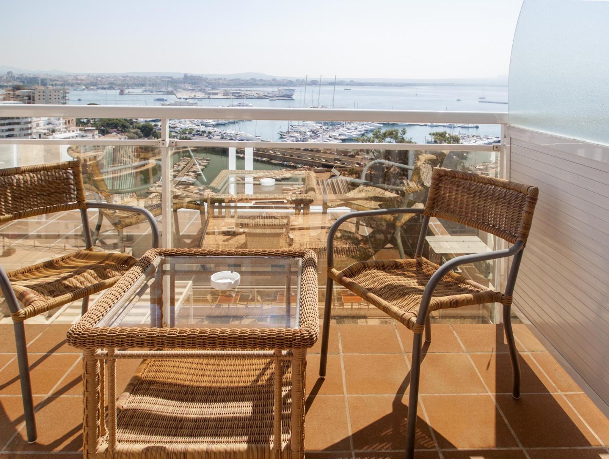 Double or Twin Room with Sea View - Photo 5