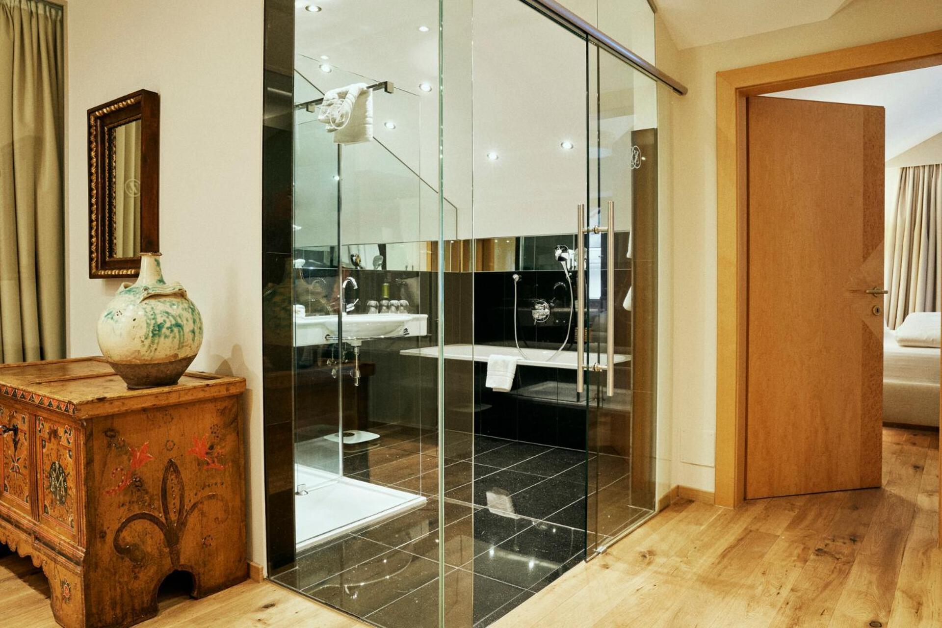Deluxe Suite - Photo 2