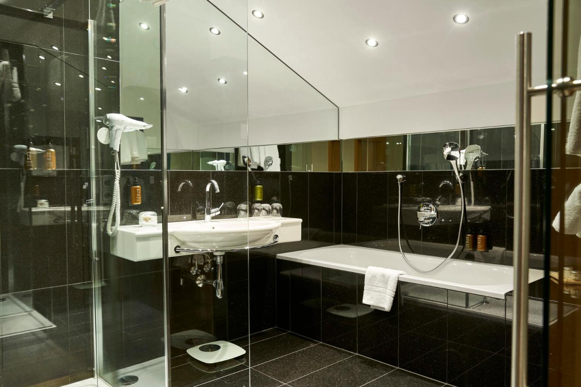 Deluxe Suite - Photo 3