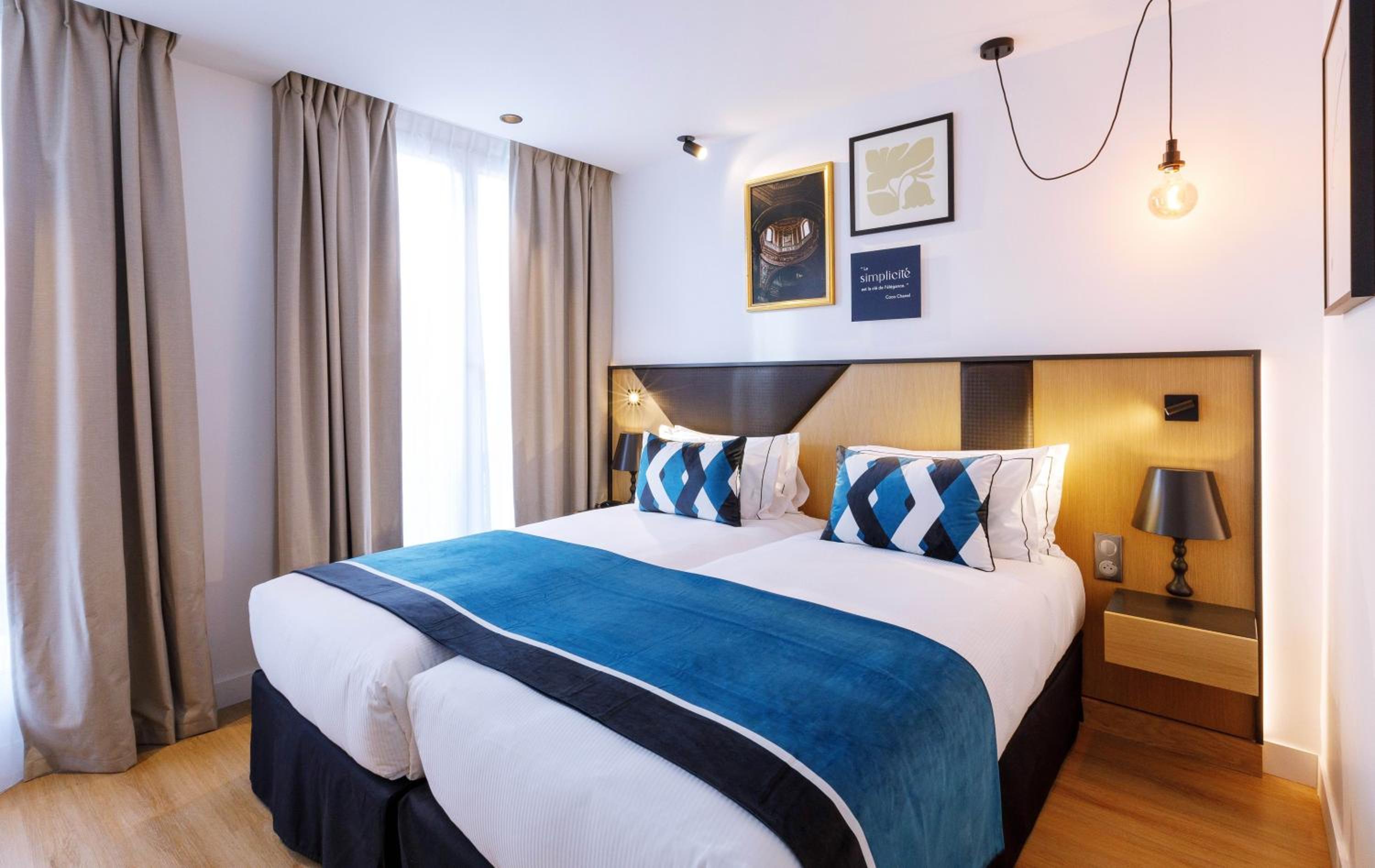Superior Twin Room thumbnail 6