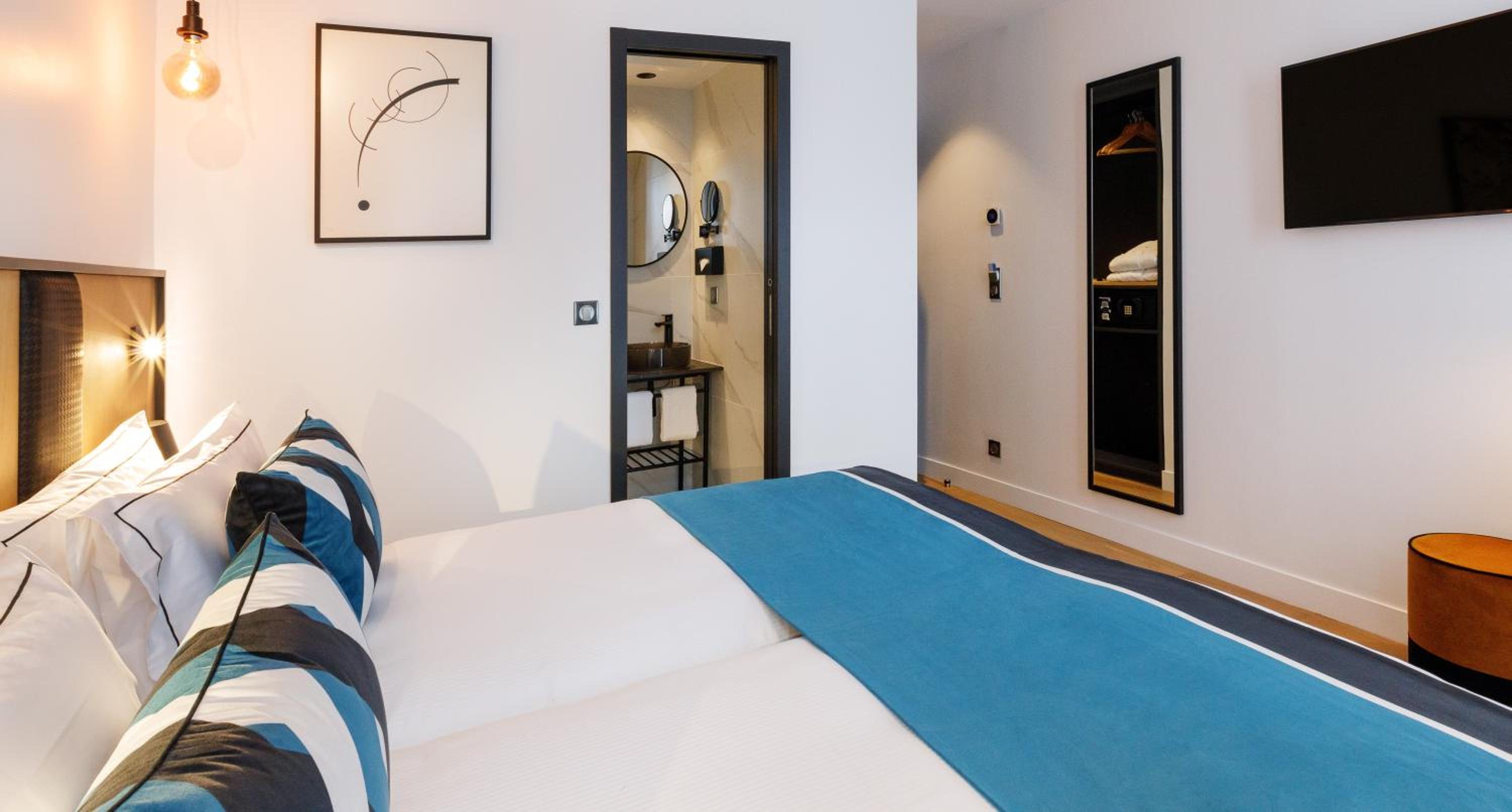 Twin Room with Pool Access