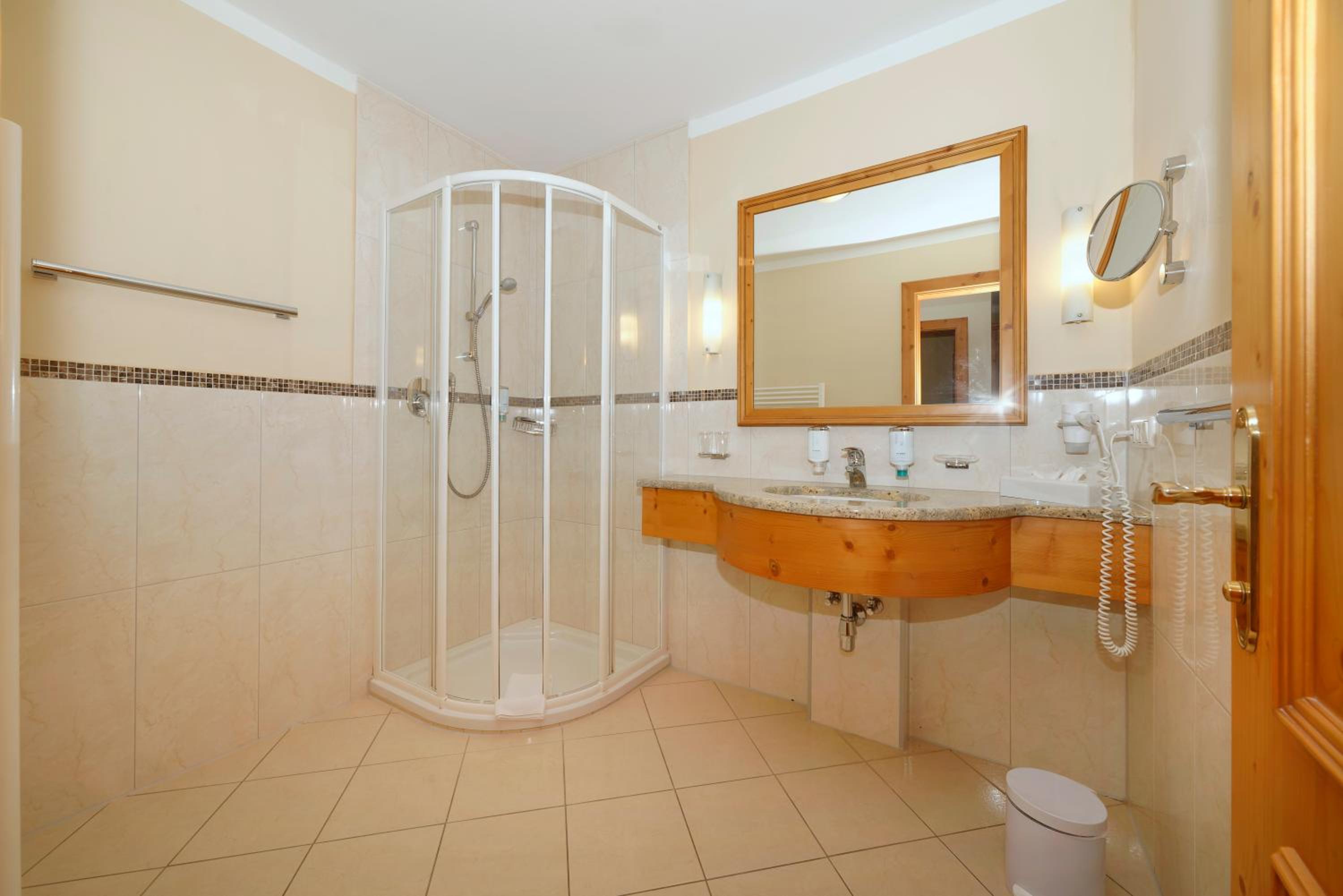Deluxe Room - Photo 4