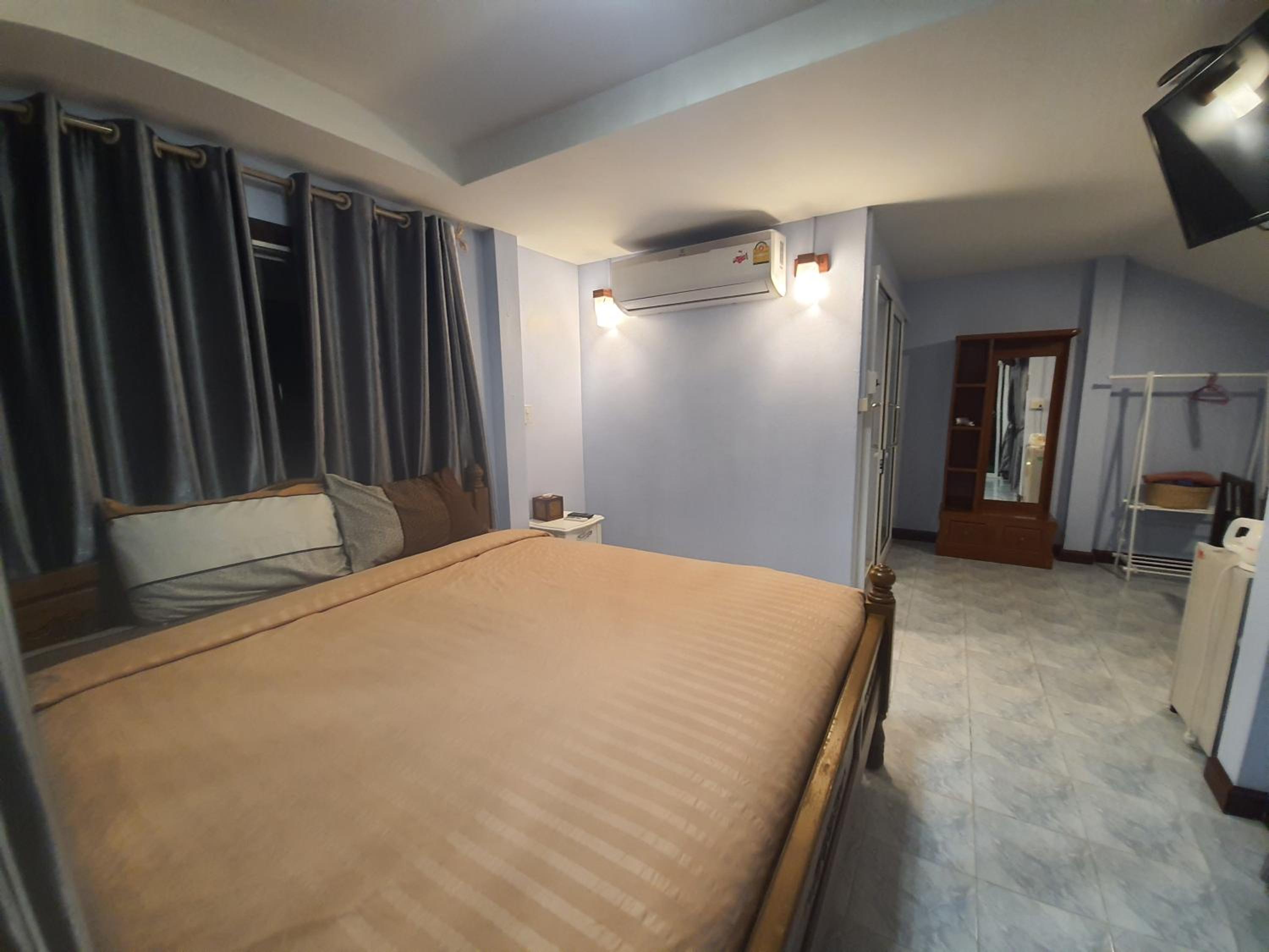 Double Room with Balcony - Photo 9