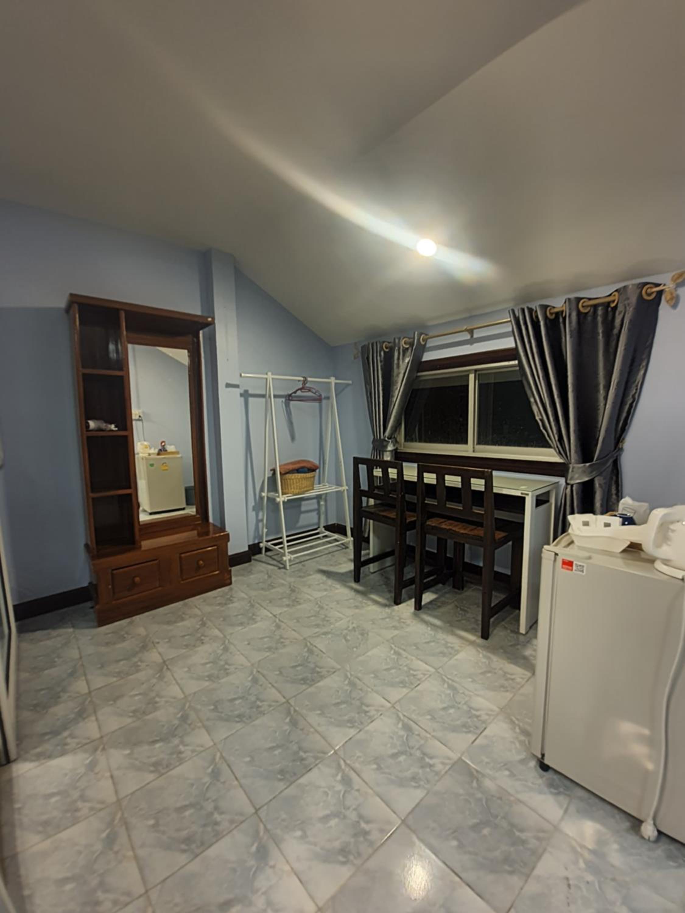 Double Room with Balcony - Photo 8