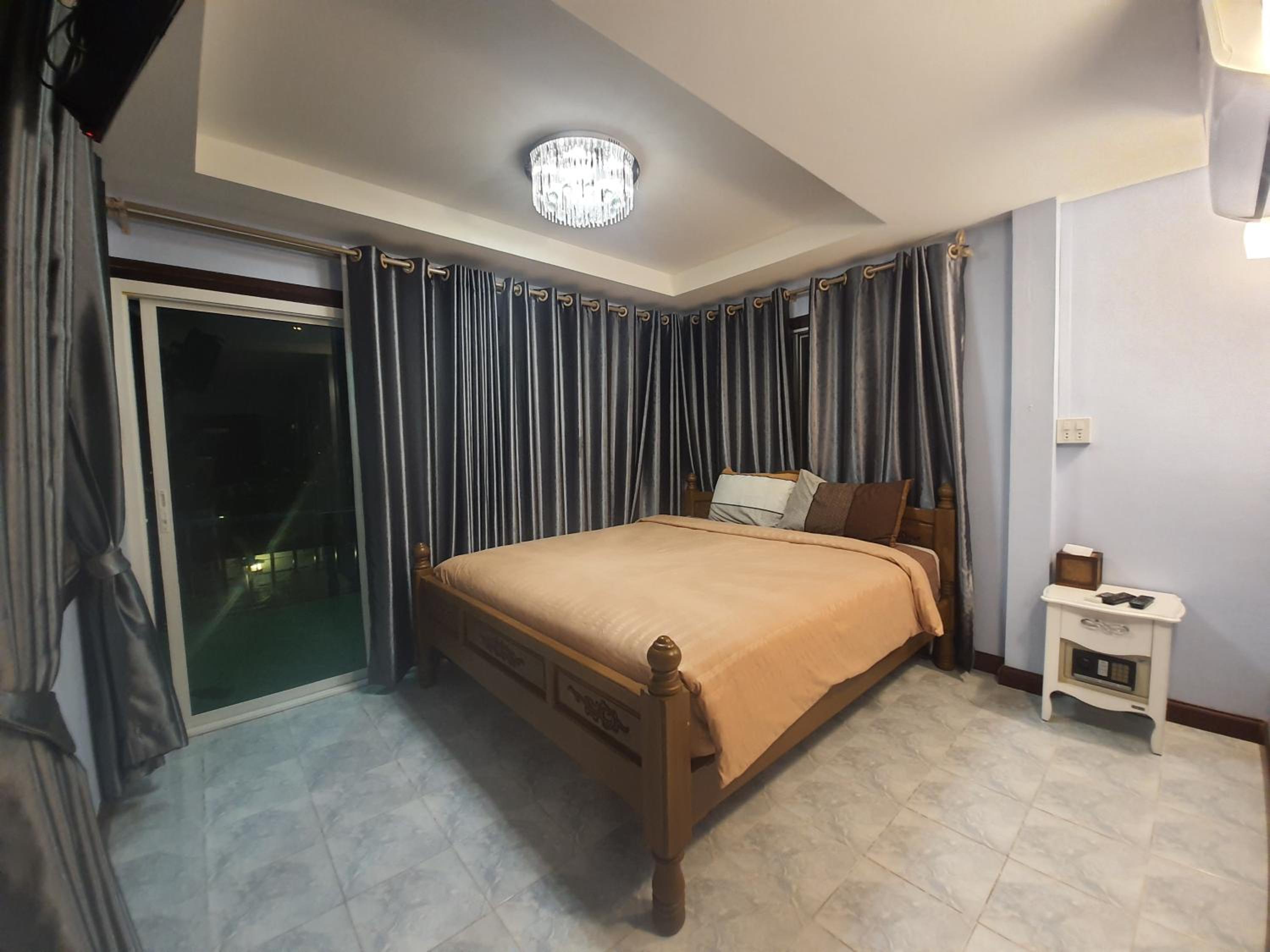 Double Room with Balcony - Photo 4