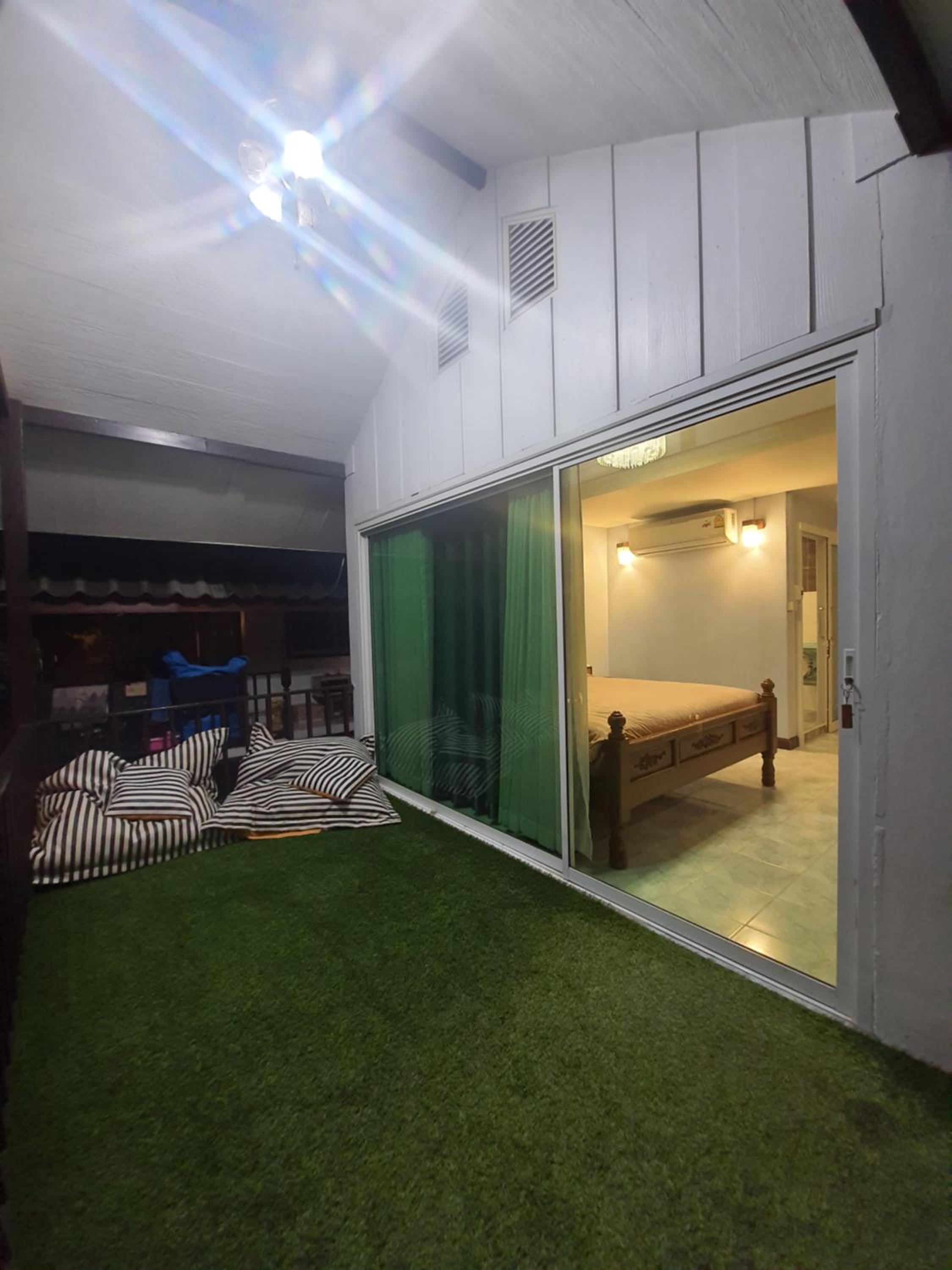 Double Room with Balcony - Photo 2