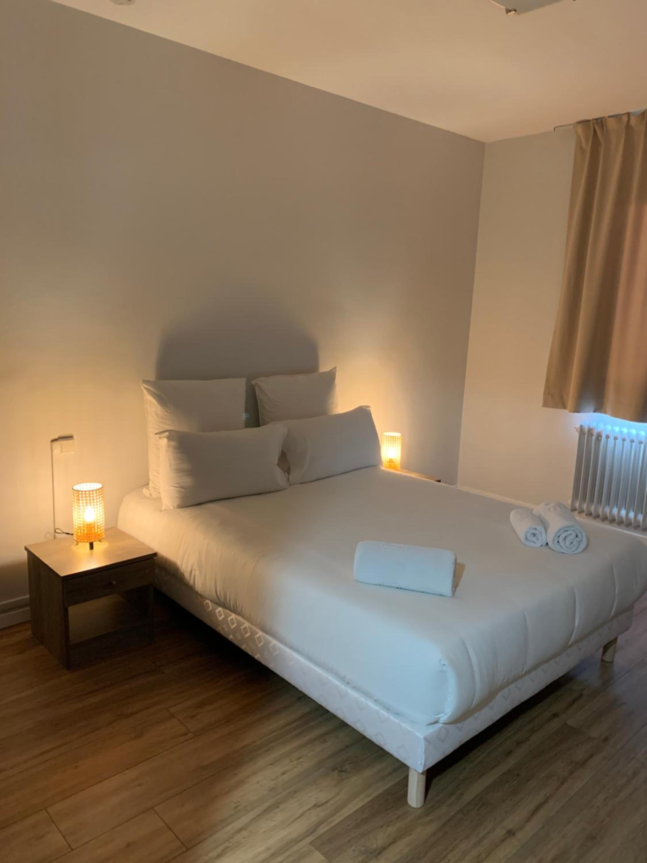 Double Room with Street View