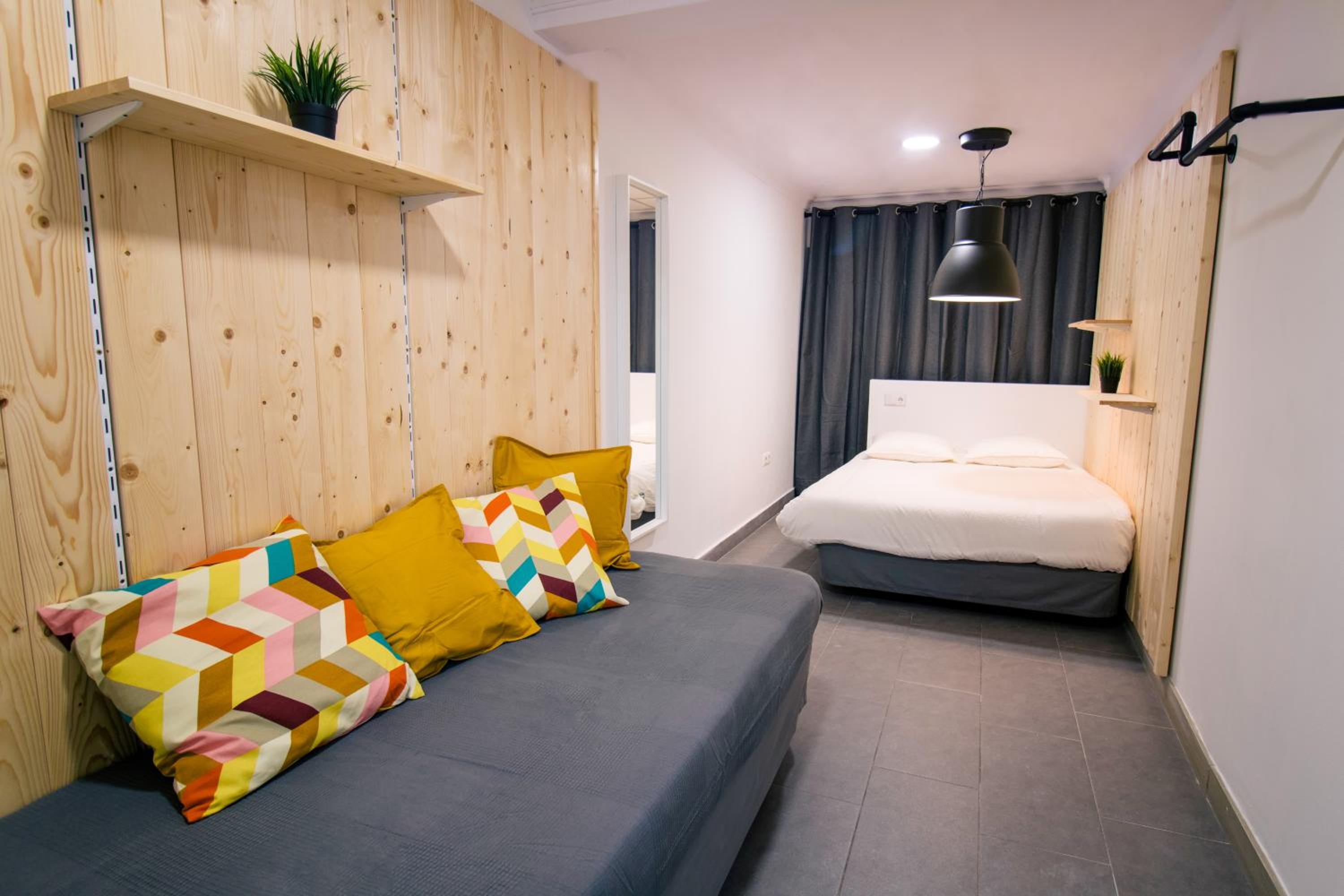 Habitación familiar con baño compartido