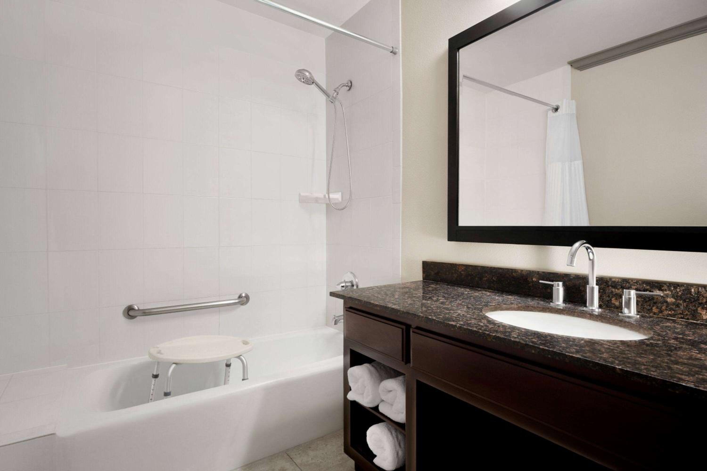 King Room - Mobility Access/Non-Smoking photo 2
