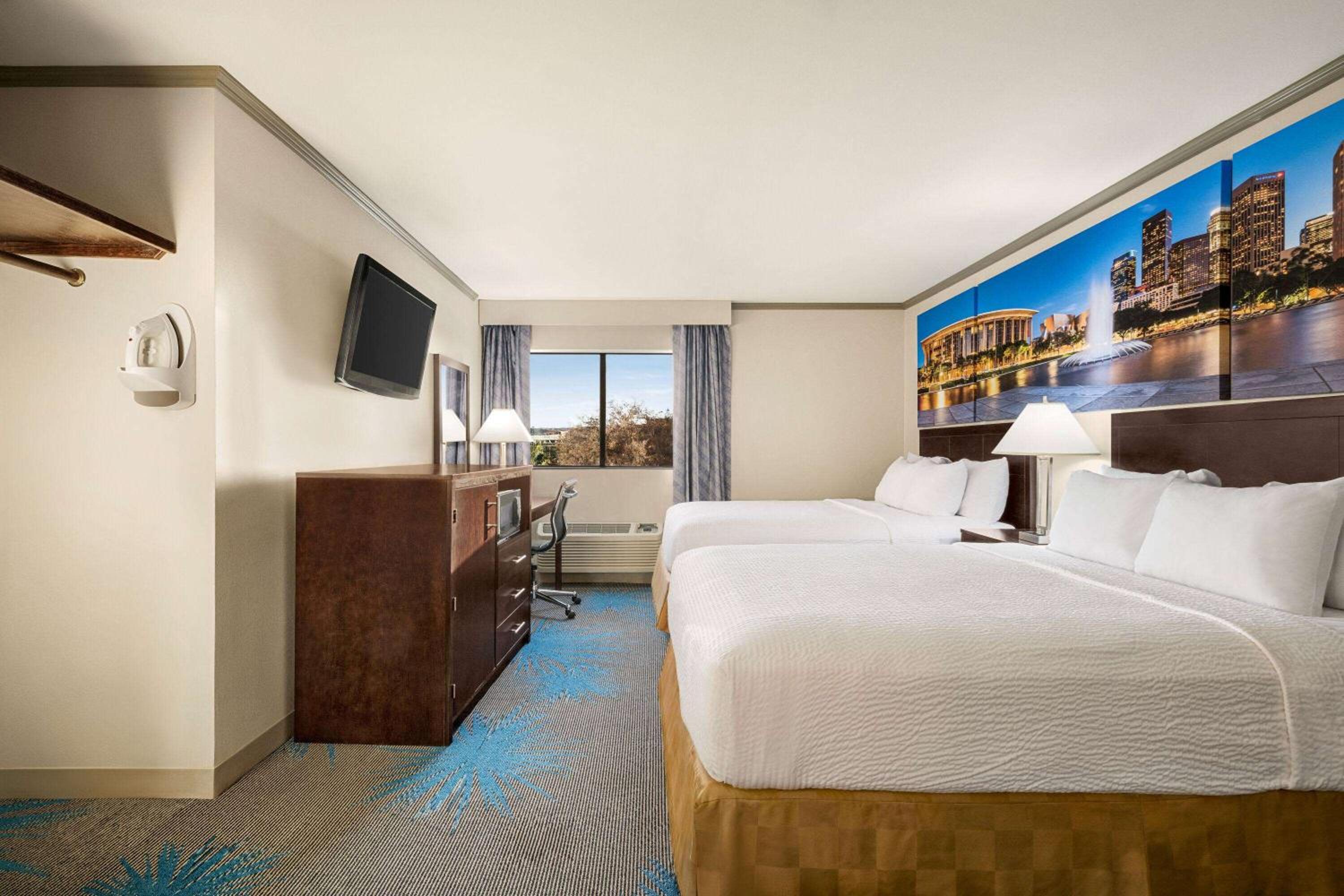 Queen Room with Two Queen Beds - Mobility Access/Non-Smoking