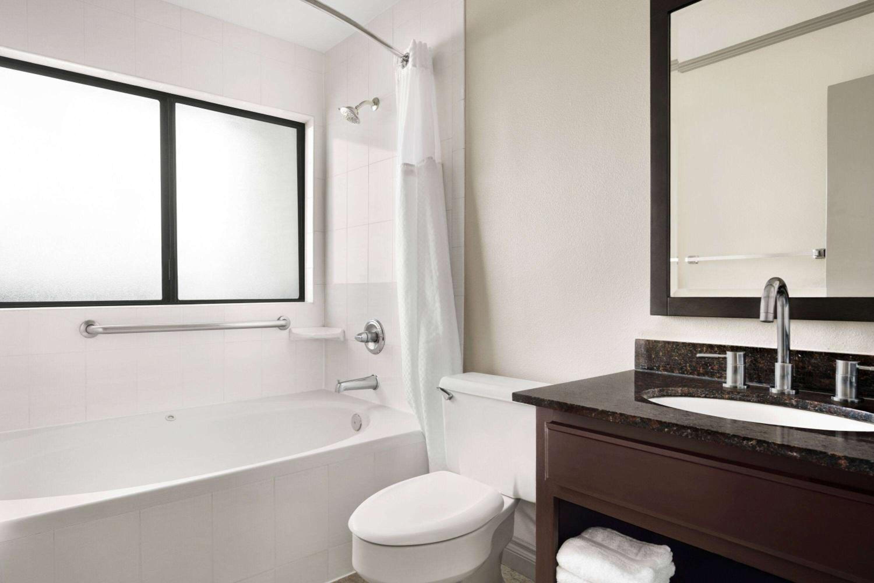 One-Bedroom King Suite - Non-Smoking photo 3