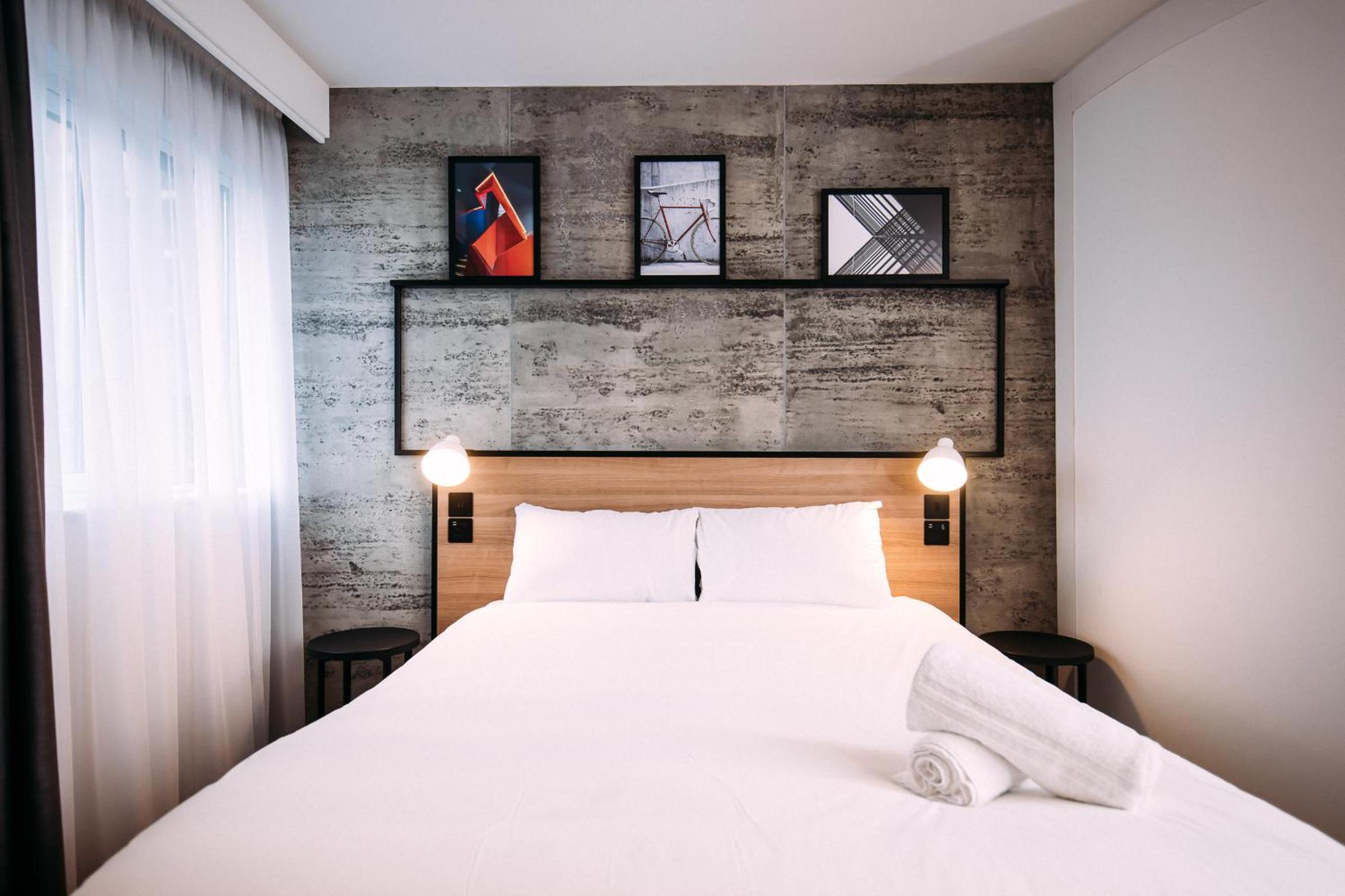 Standard Double Room - Photo 9