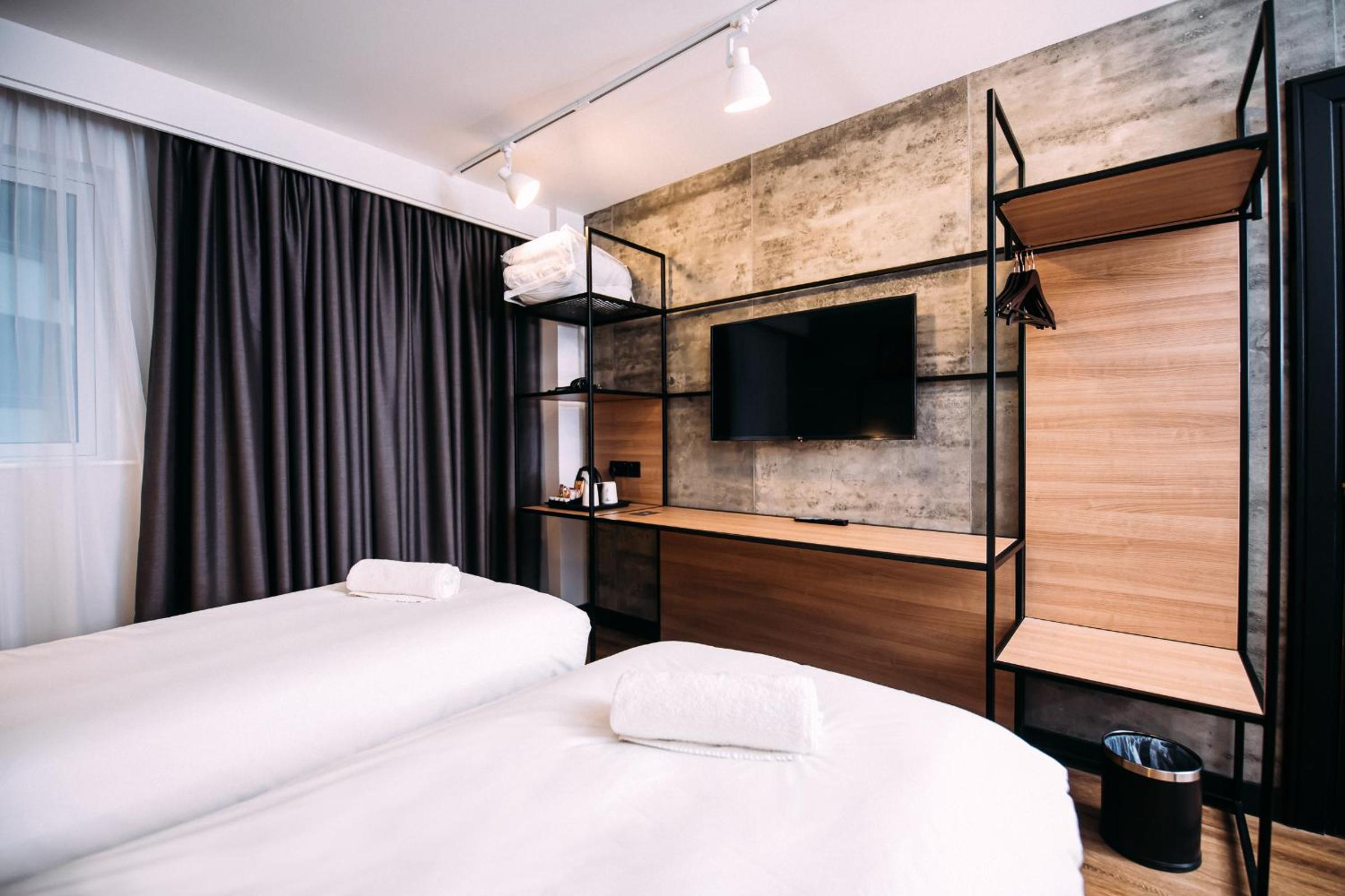 Standard Twin Room - Photo 3