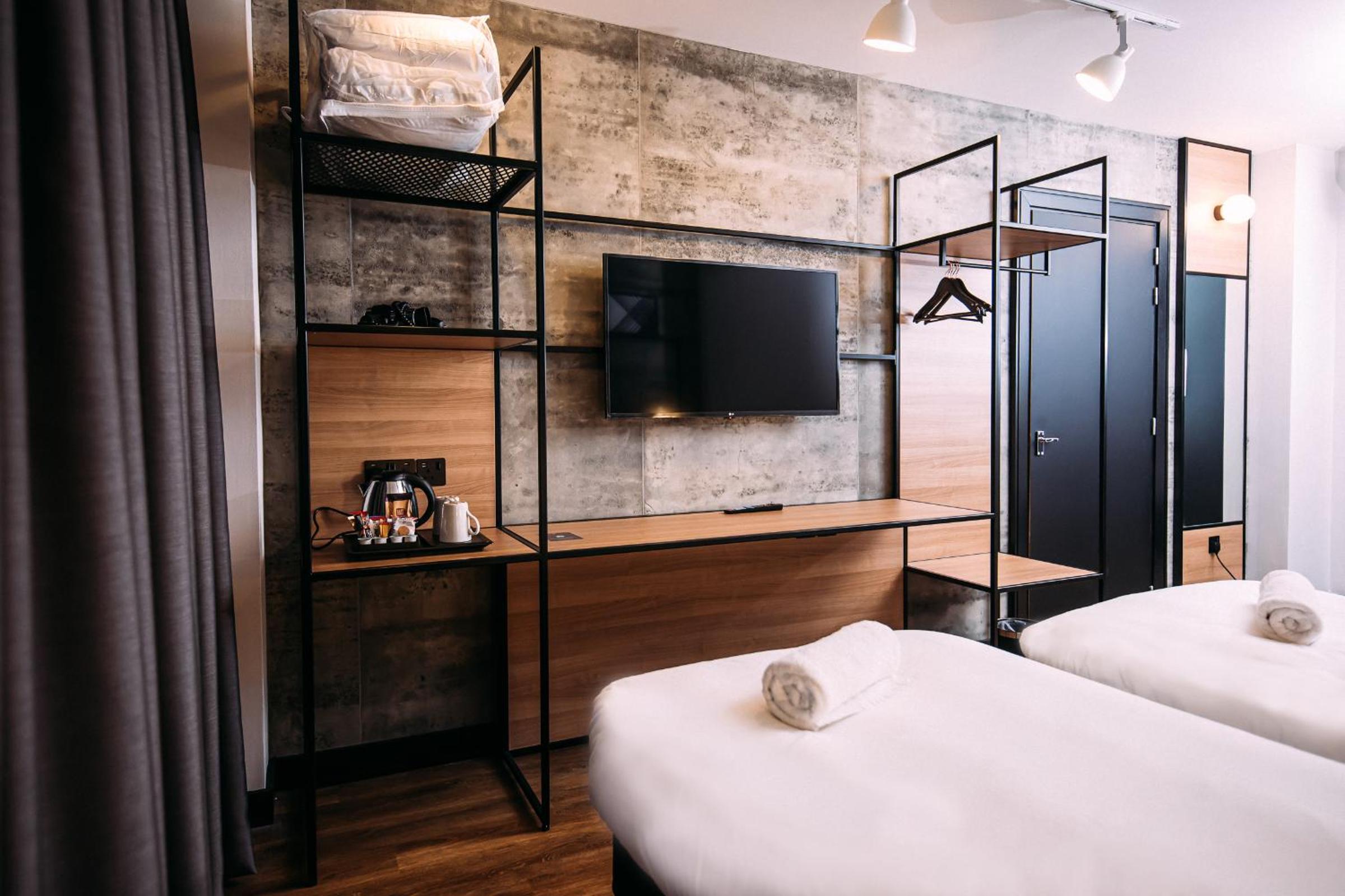 Standard Twin Room - Photo 6