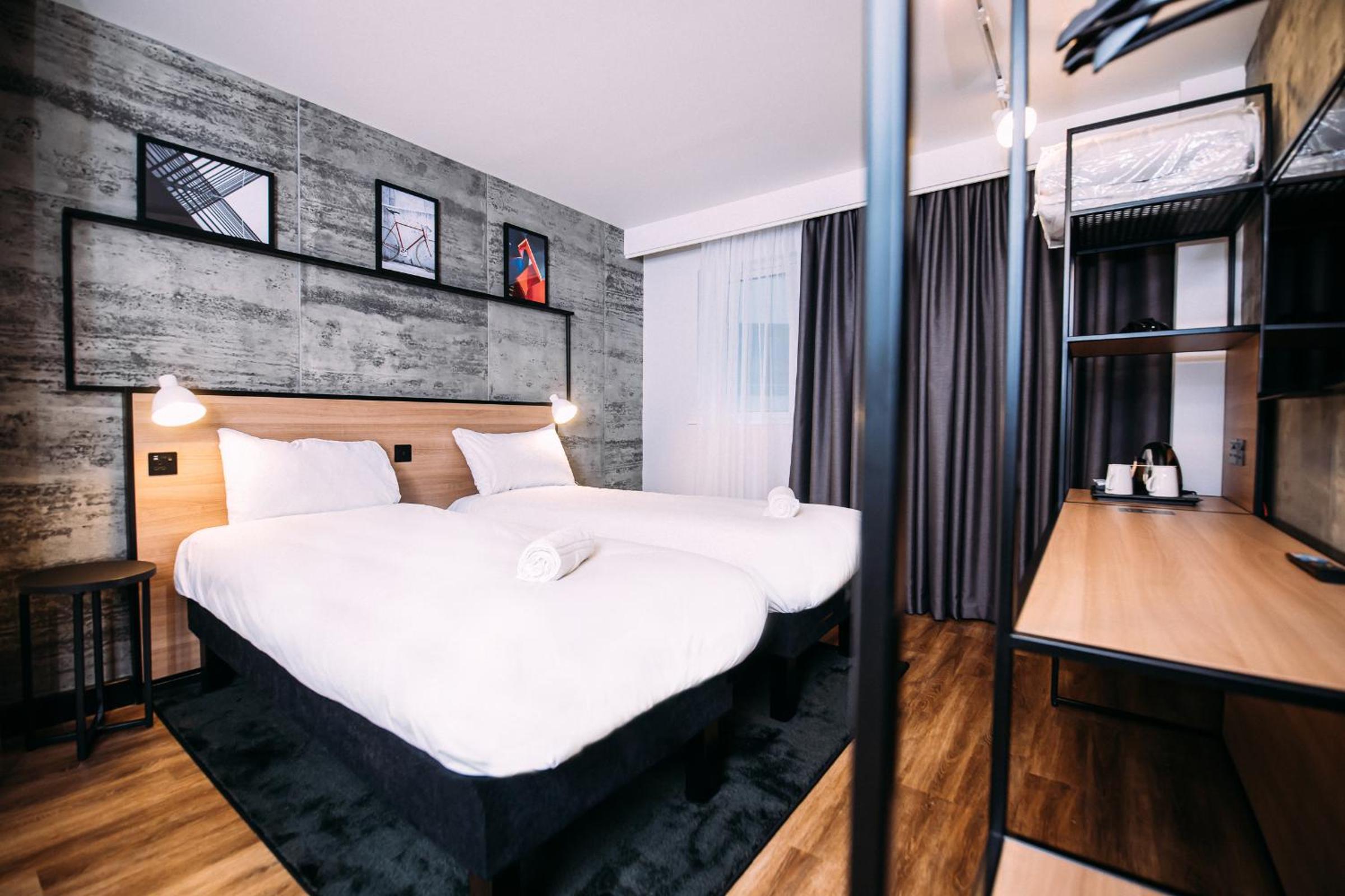 Standard Twin Room - Photo 1