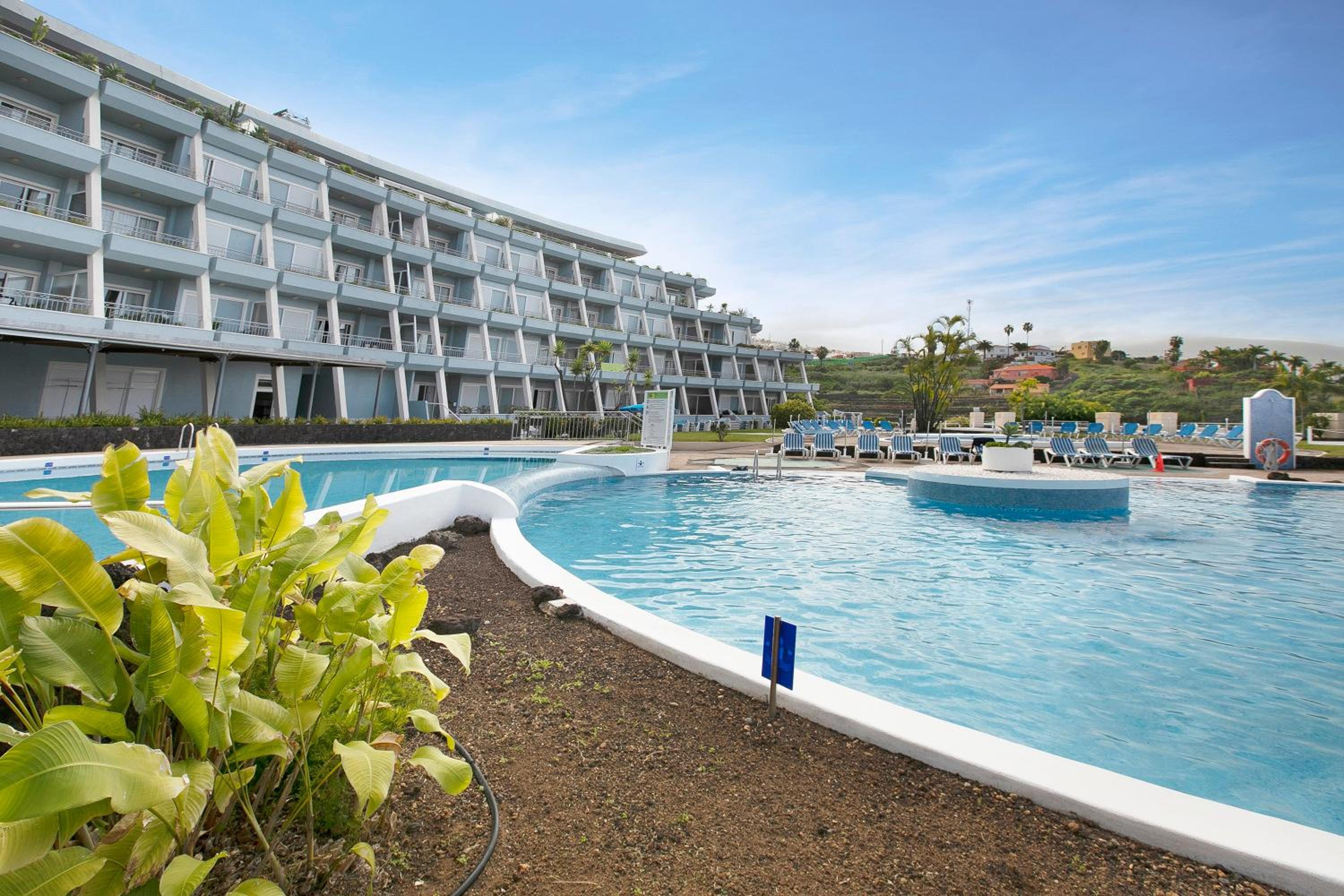 Two-Bedroom Deluxe Apartment with Ocean View photo 2
