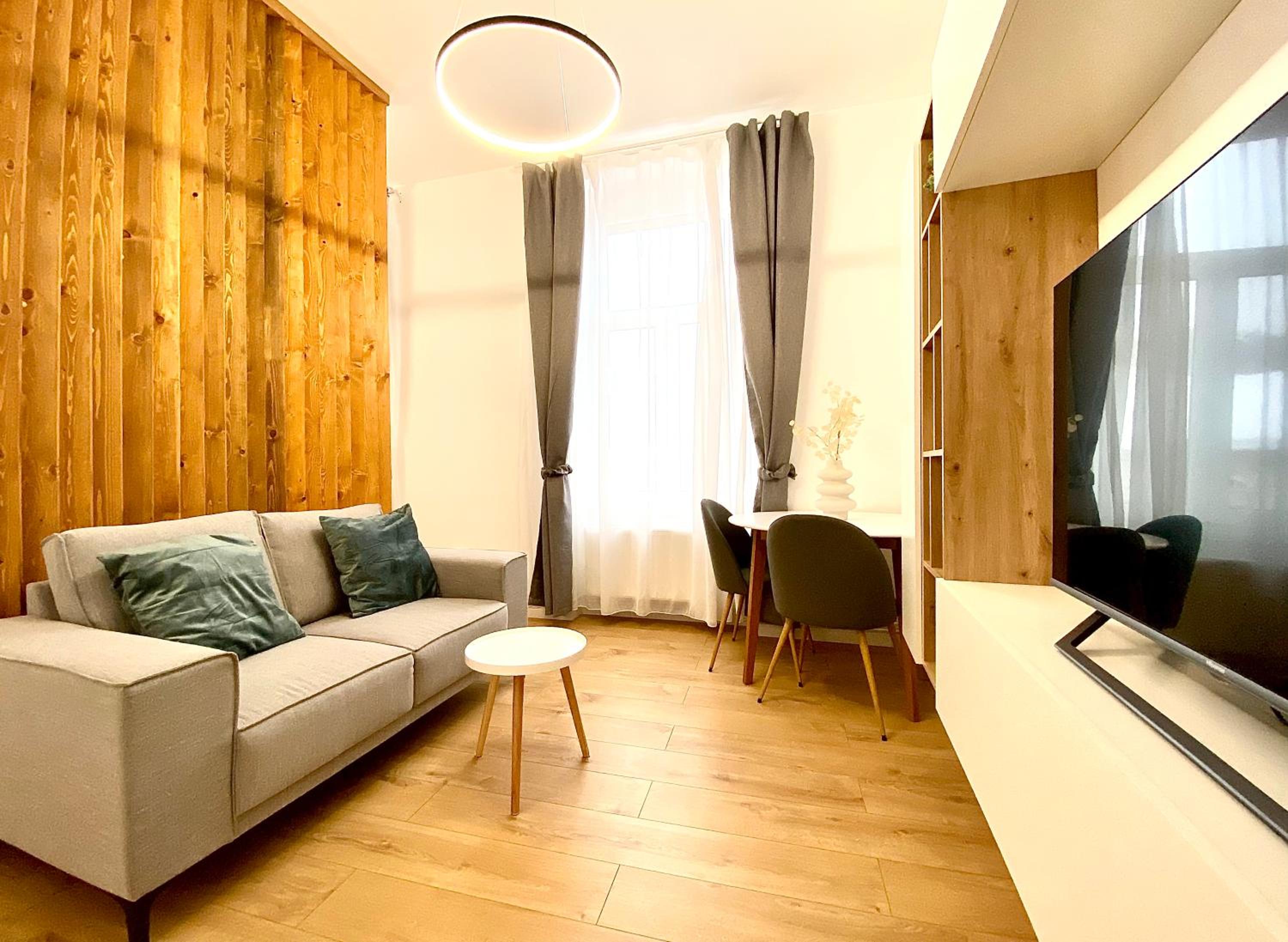 One-Bedroom Apartment photo 1