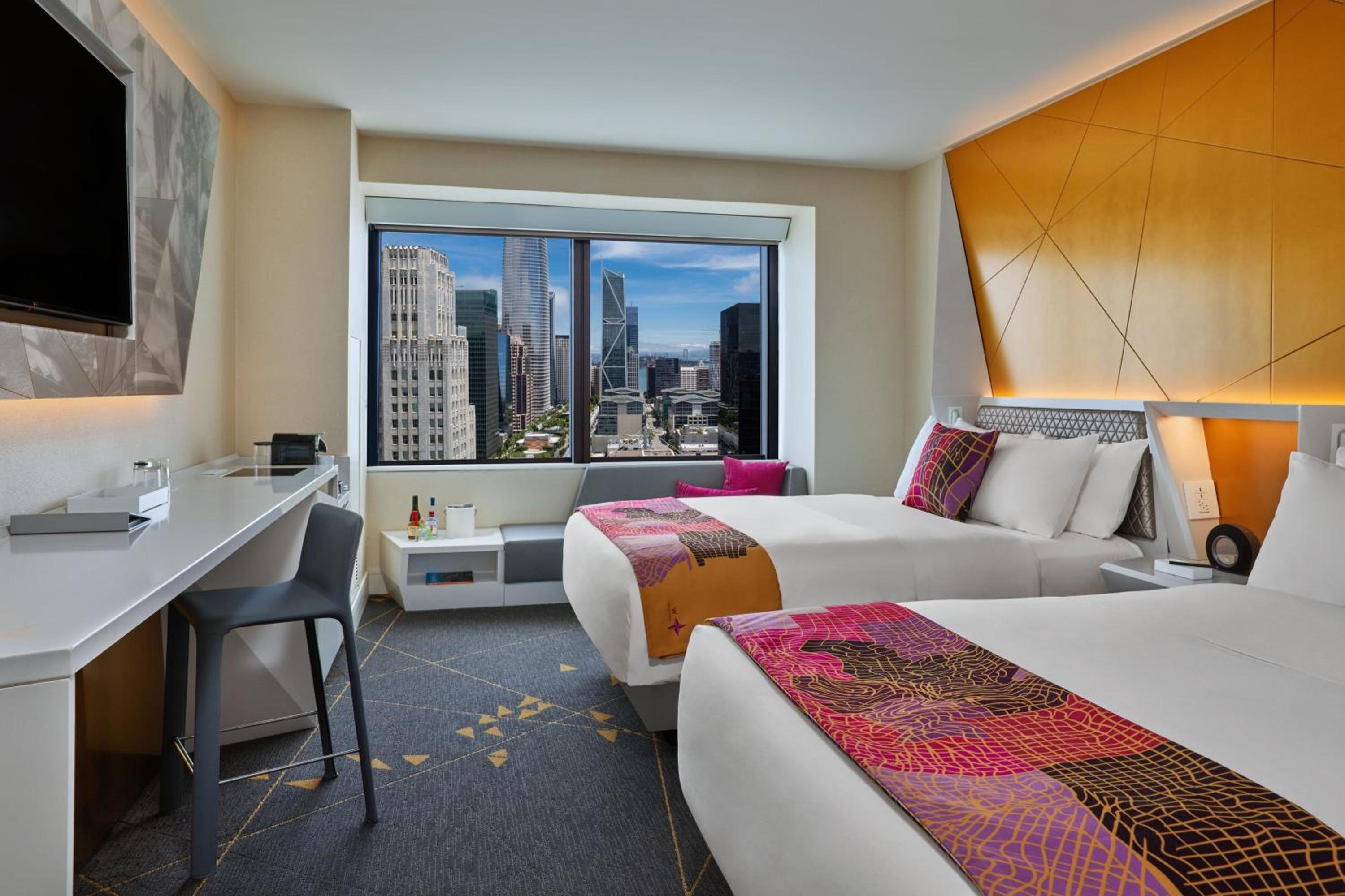 Superior Double Room with Two Double Beds and City View - Photo 1