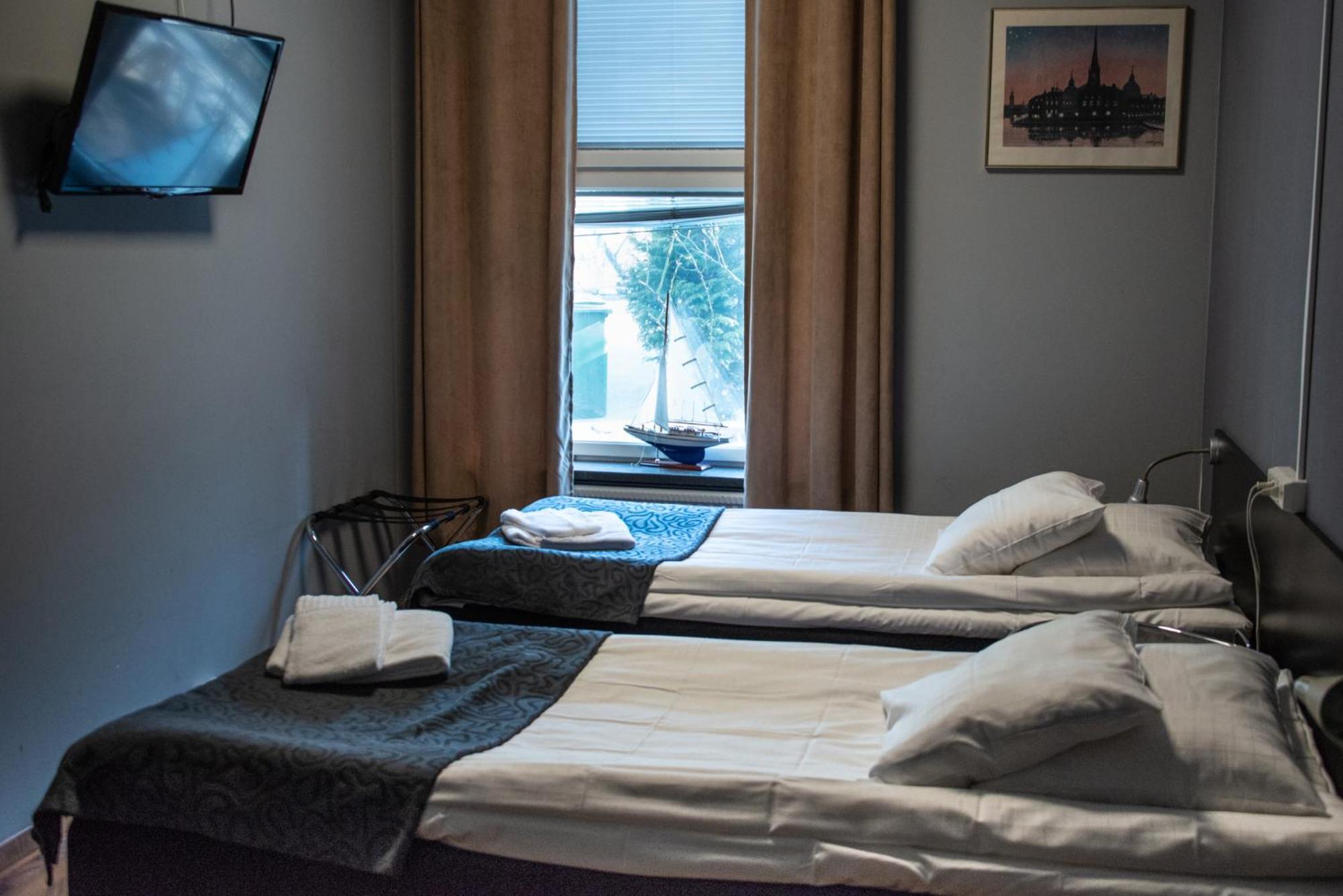 Standard Twin Room - Private bathroom - Photo 1