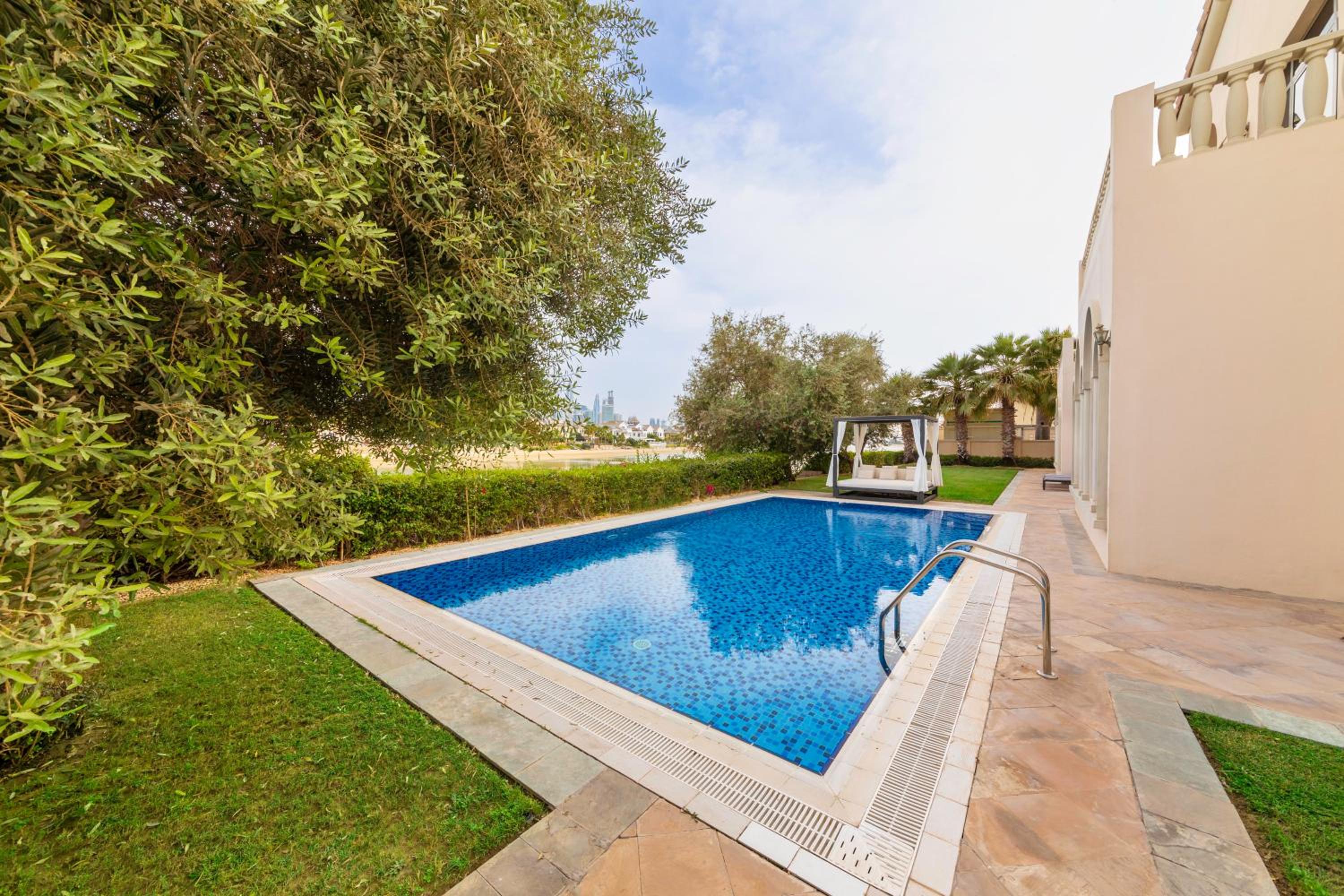 Villa photo 2