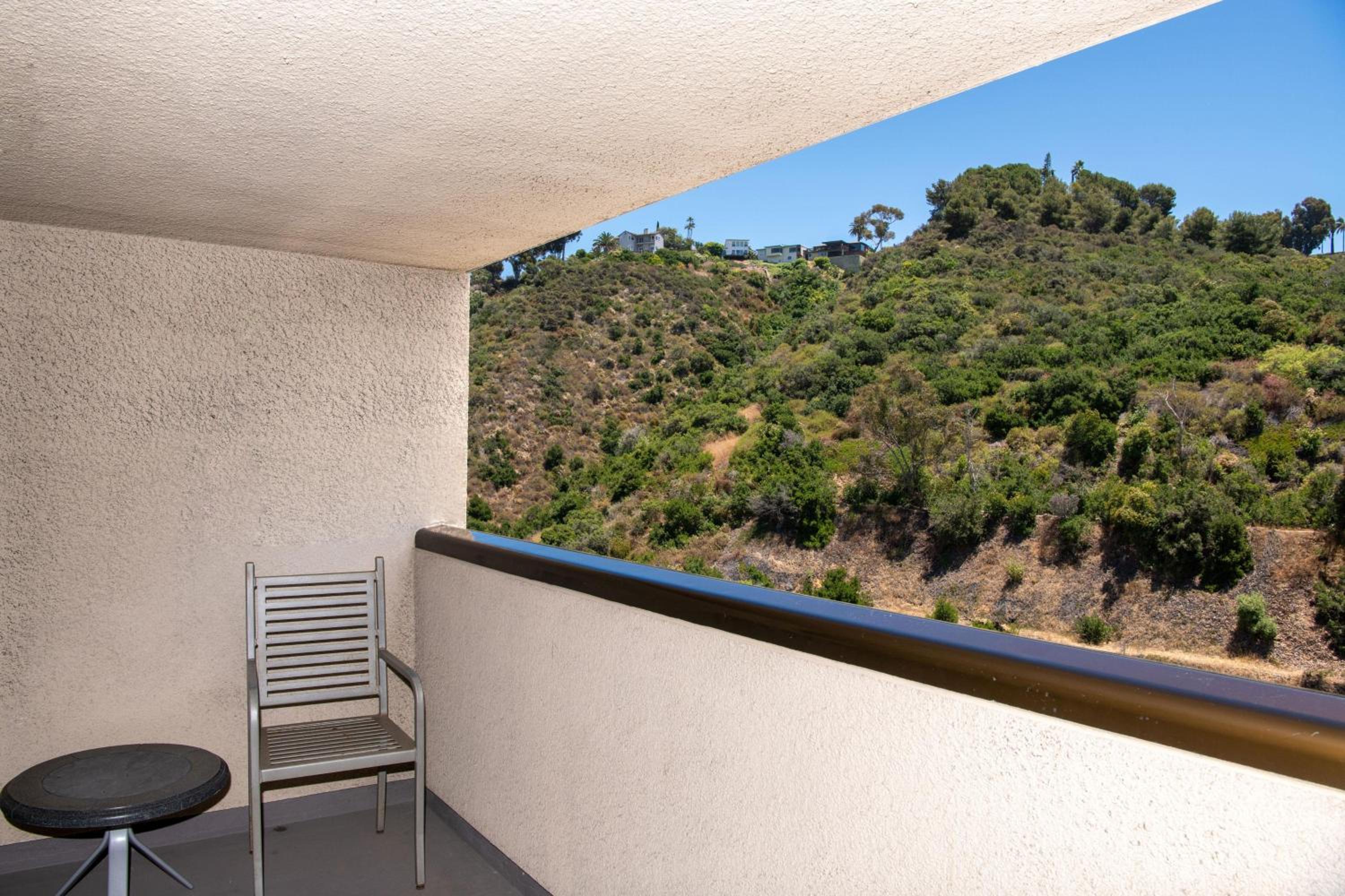 Traditional, Guest room, 2 Queen, Balcony - Photo 5