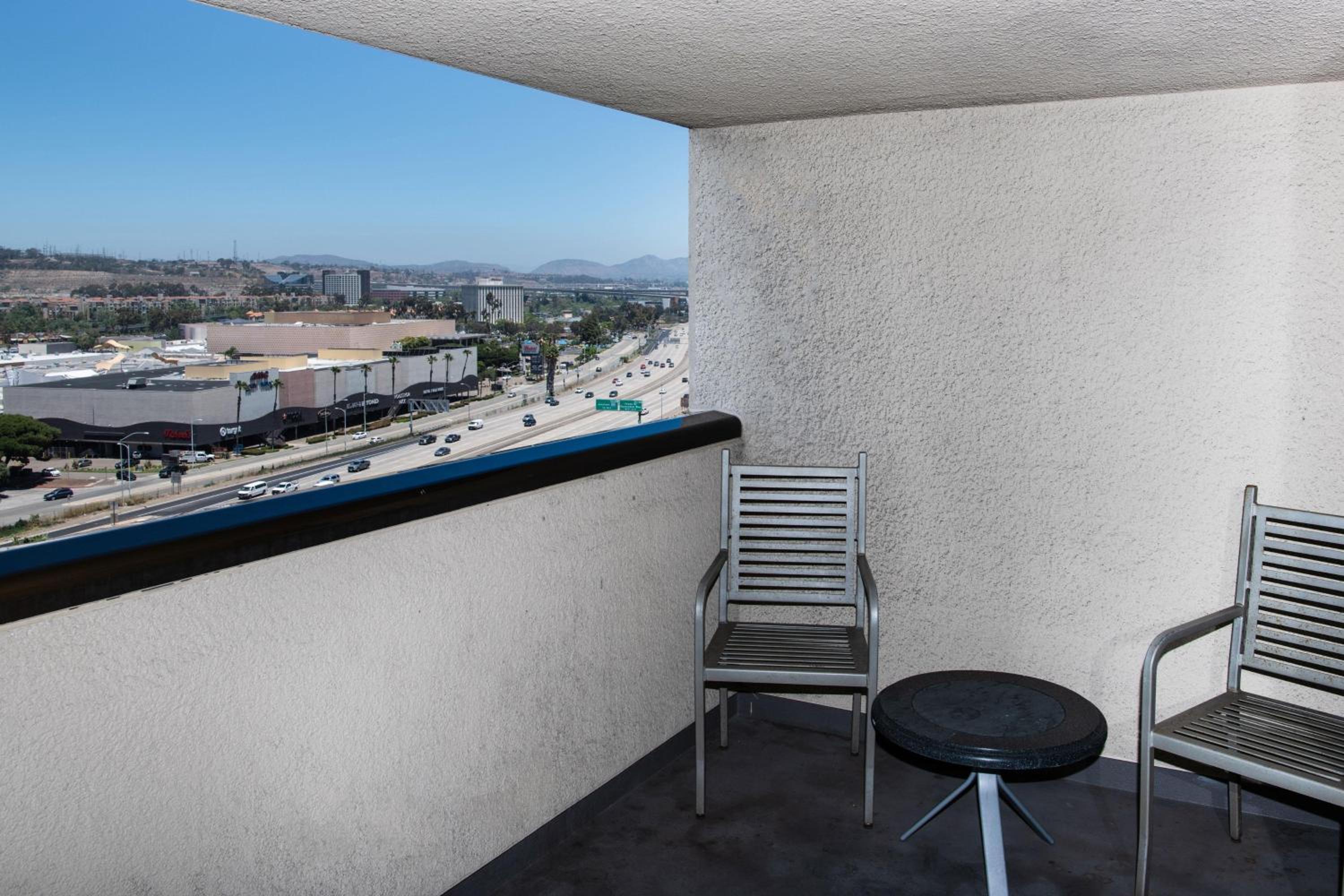 Traditional, Guest room, 2 Queen, Balcony - Photo 6