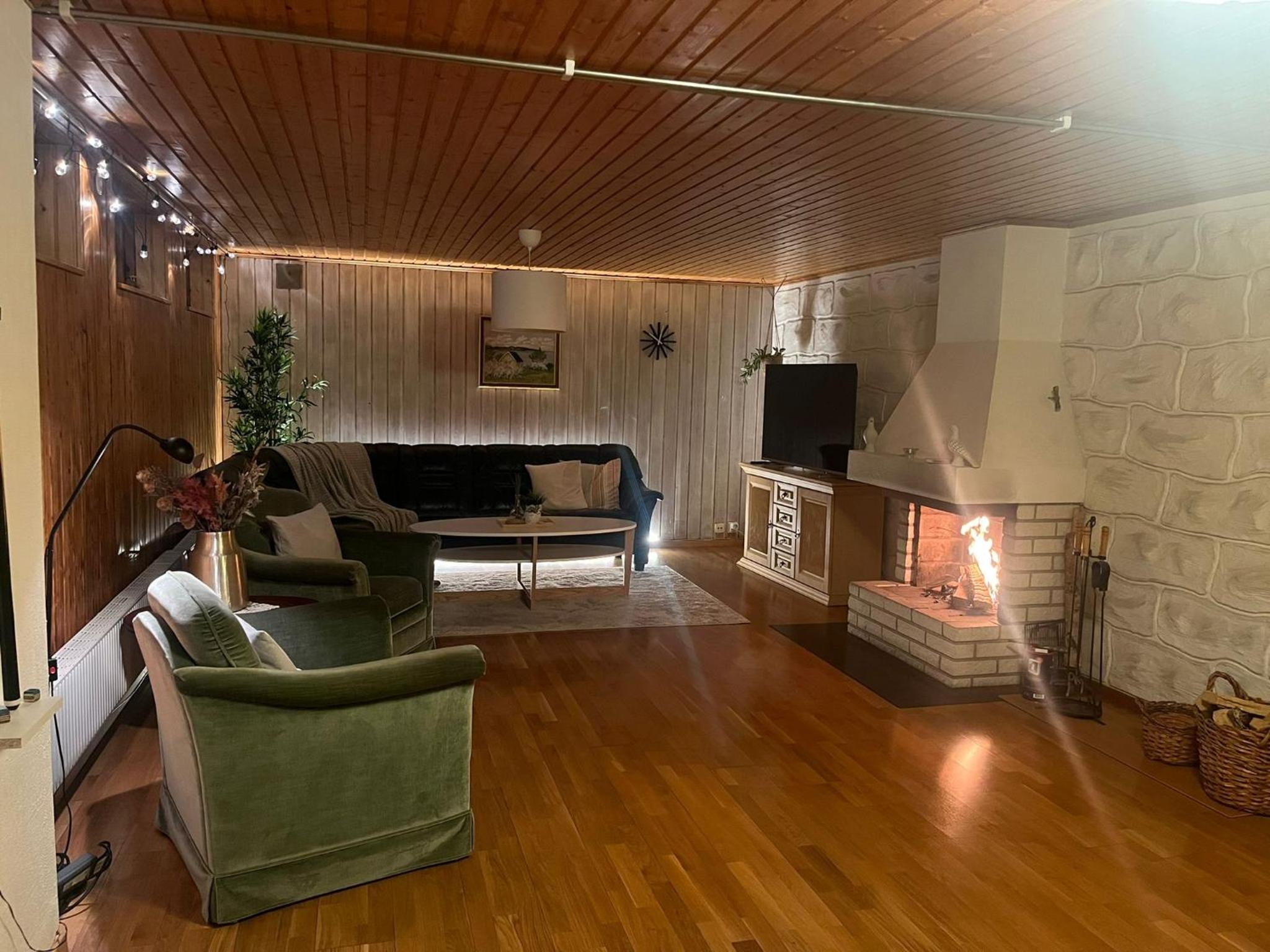 Five-Bedroom House photo 1