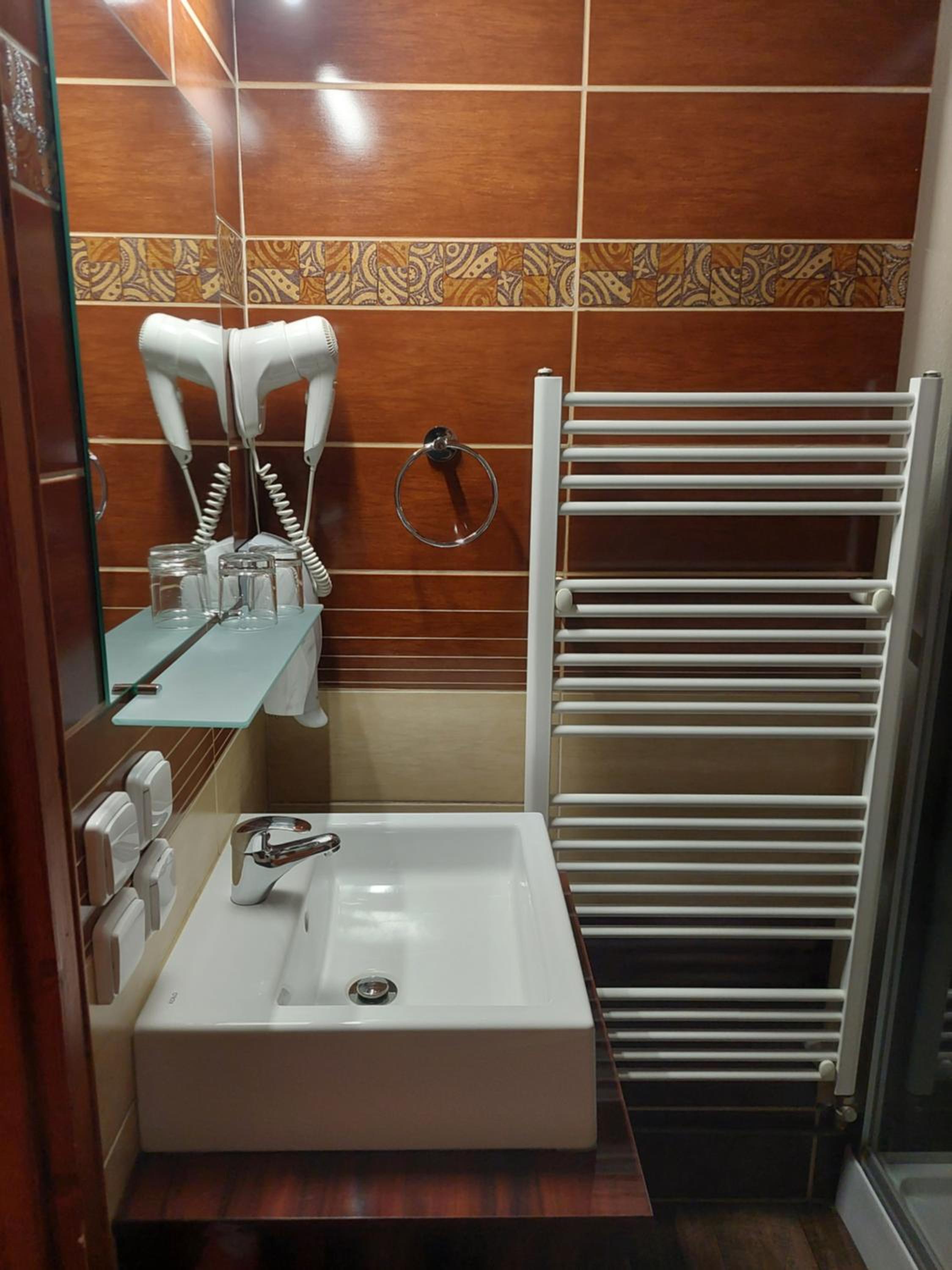Twin Room with Bathroom photo 3
