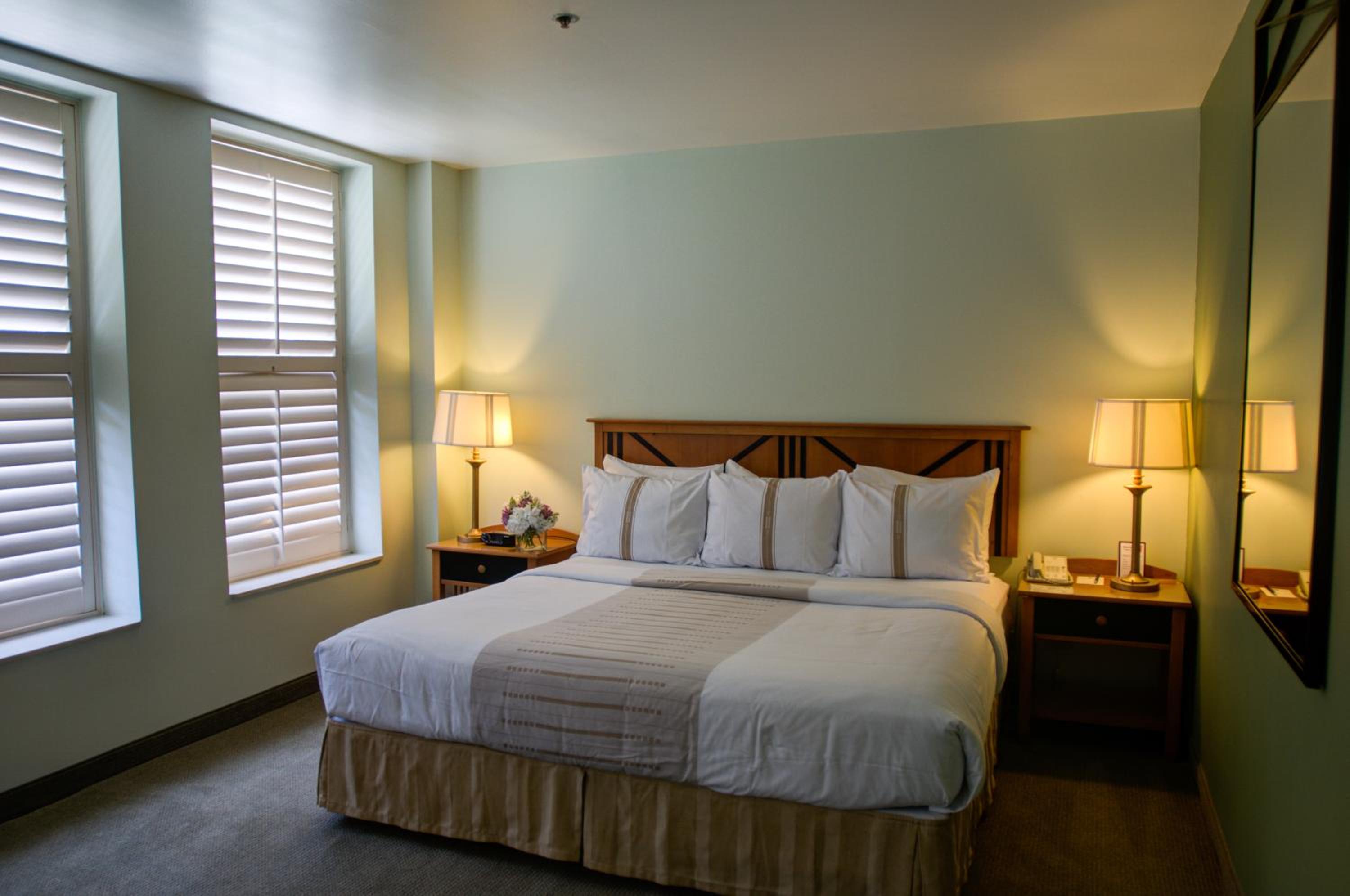 Deluxe King Room - Photo 3